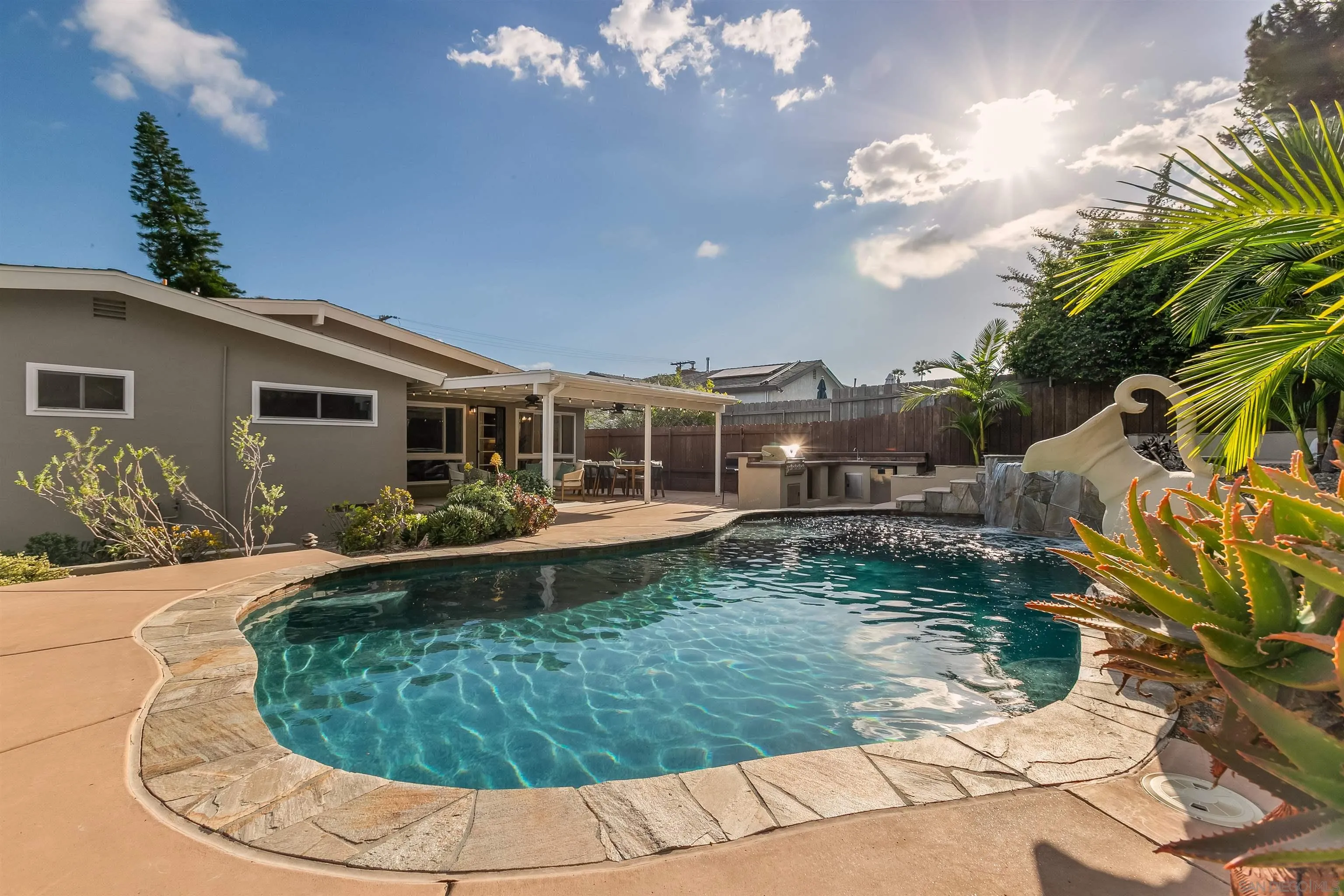 https://cdn.realtyfeed.com/cdn/127/260005573/6bebd933cf7288b605b4067db2f83b75.webp