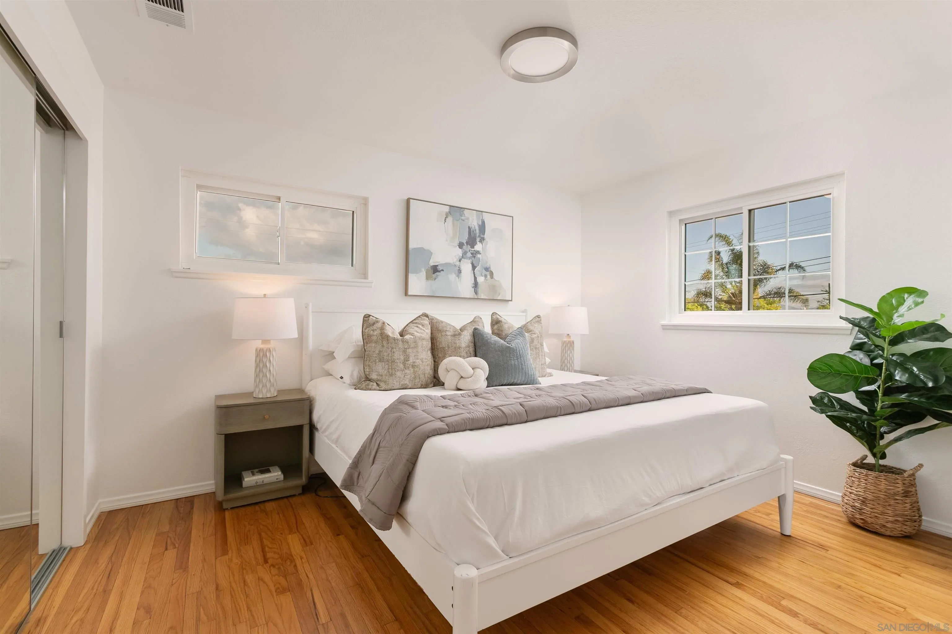 https://cdn.realtyfeed.com/cdn/127/260005573/7d1e66afb1330a25dfa92813294585d2.webp