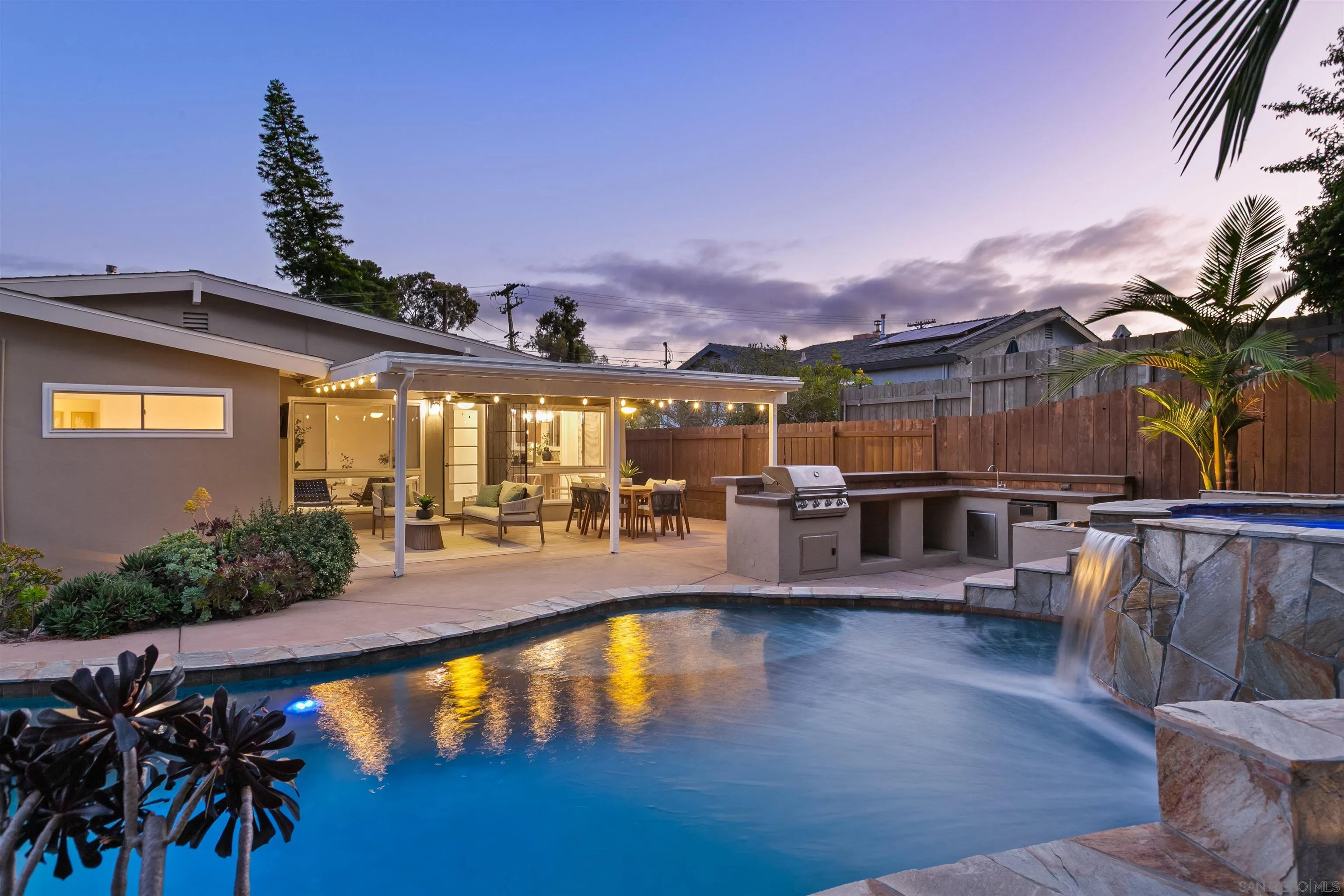 https://cdn.realtyfeed.com/cdn/127/260005573/e695a90205a9f34480ae41d8135ff1a7.webp