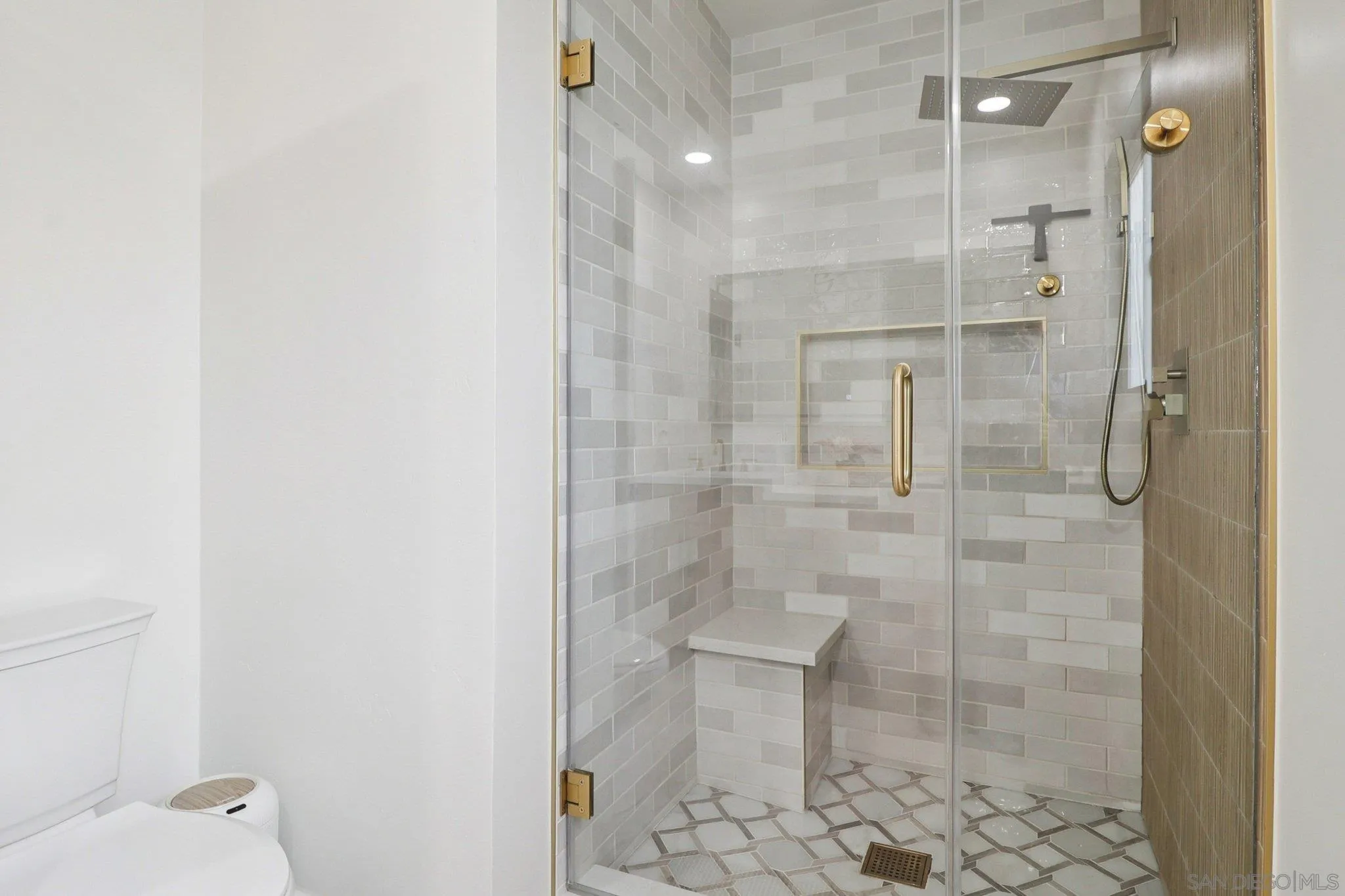 https://cdn.realtyfeed.com/cdn/127/260005574/2353113c86fa63fca843b1b55b95776f.webp