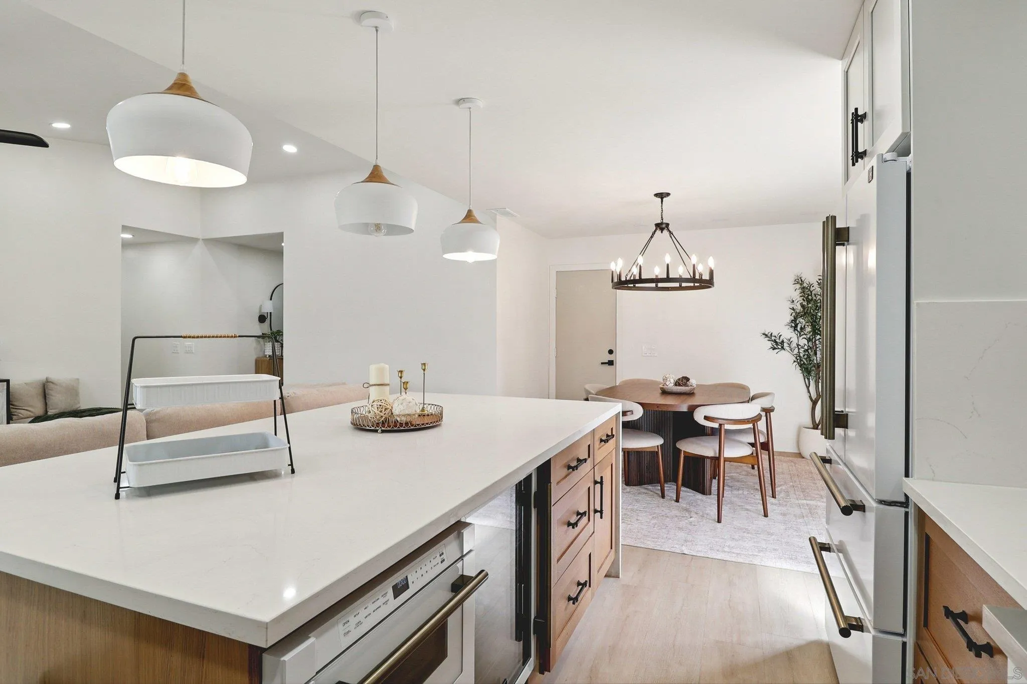 https://cdn.realtyfeed.com/cdn/127/260005574/2918e4aa31934c931bd8db9ef6854880.webp