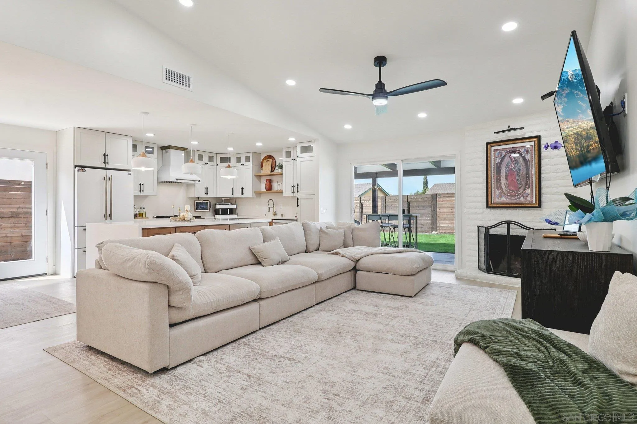 https://cdn.realtyfeed.com/cdn/127/260005574/52687b5023b2fa0b96b918c717014b02.webp