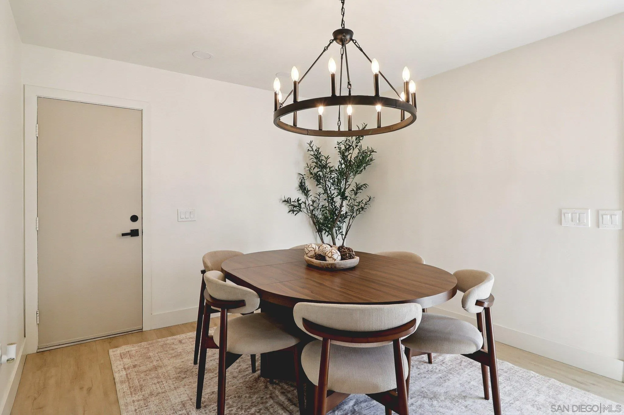 https://cdn.realtyfeed.com/cdn/127/260005574/913c0b7b0784a4a220c8f17aef22f385.webp