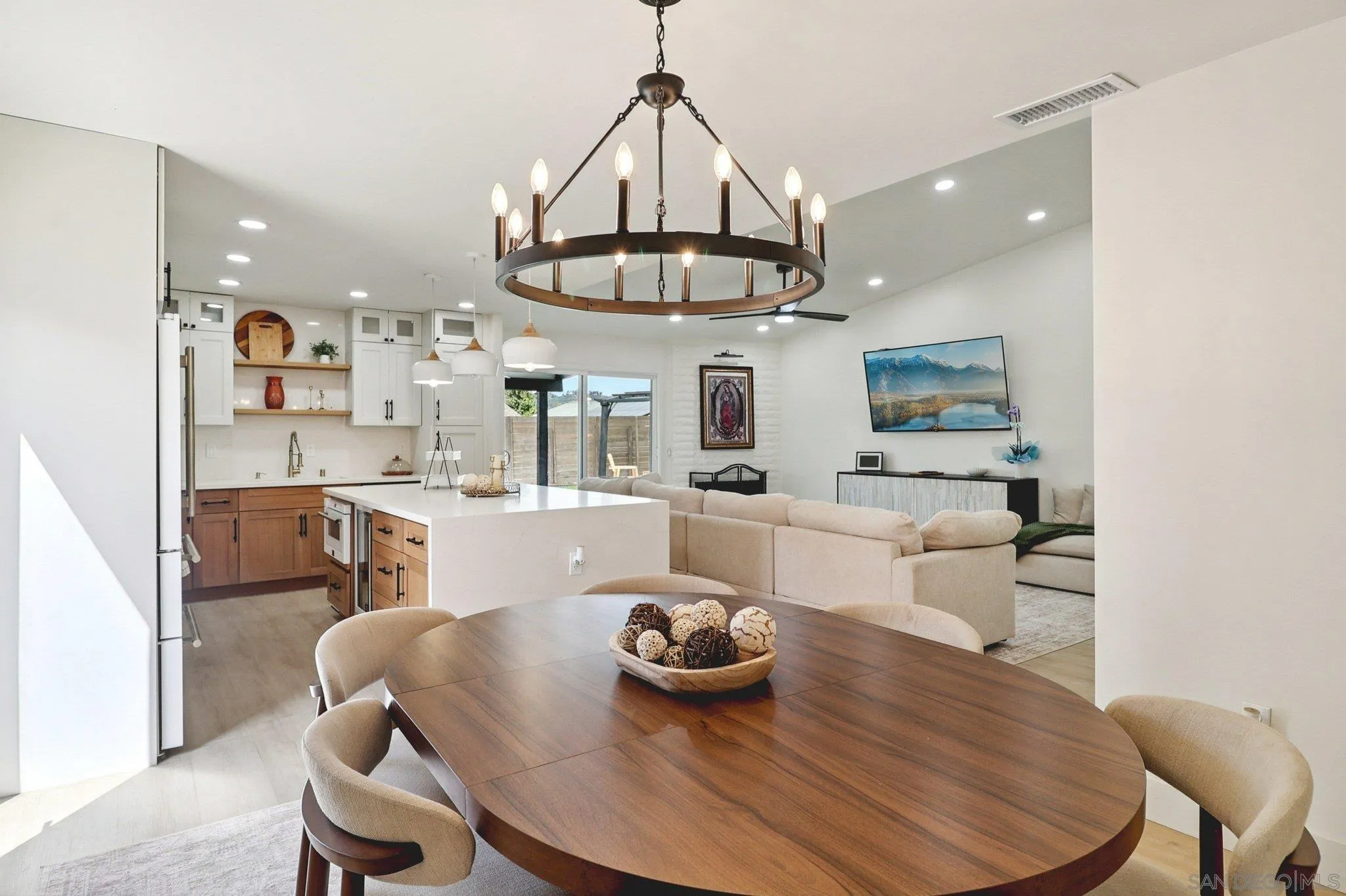 https://cdn.realtyfeed.com/cdn/127/260005574/d5dbe59cc6e7f1313ea35edb31273450.webp