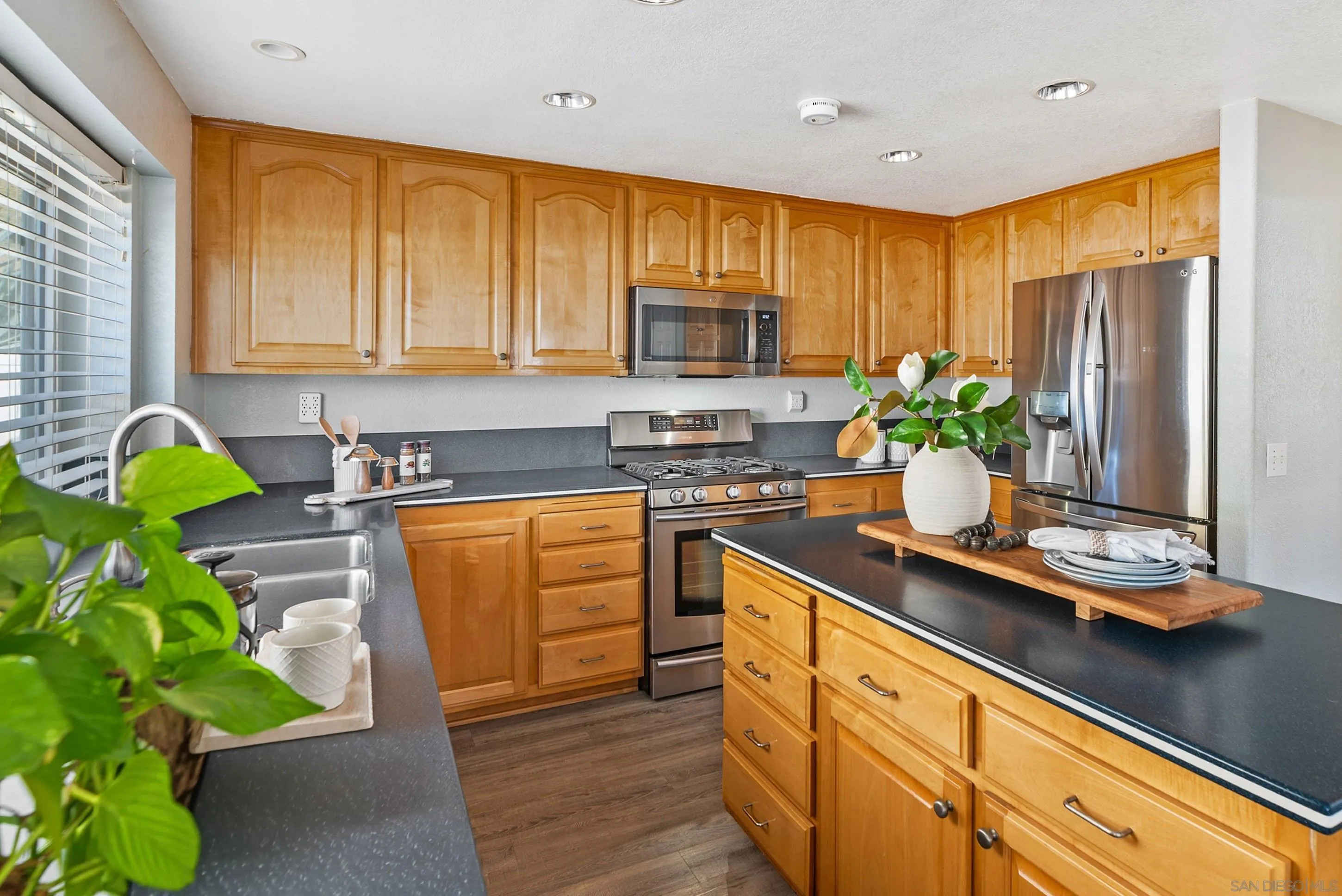 https://cdn.realtyfeed.com/cdn/127/260005577/0e9a712de0aab72abf1ac21a5e75d8b3.webp