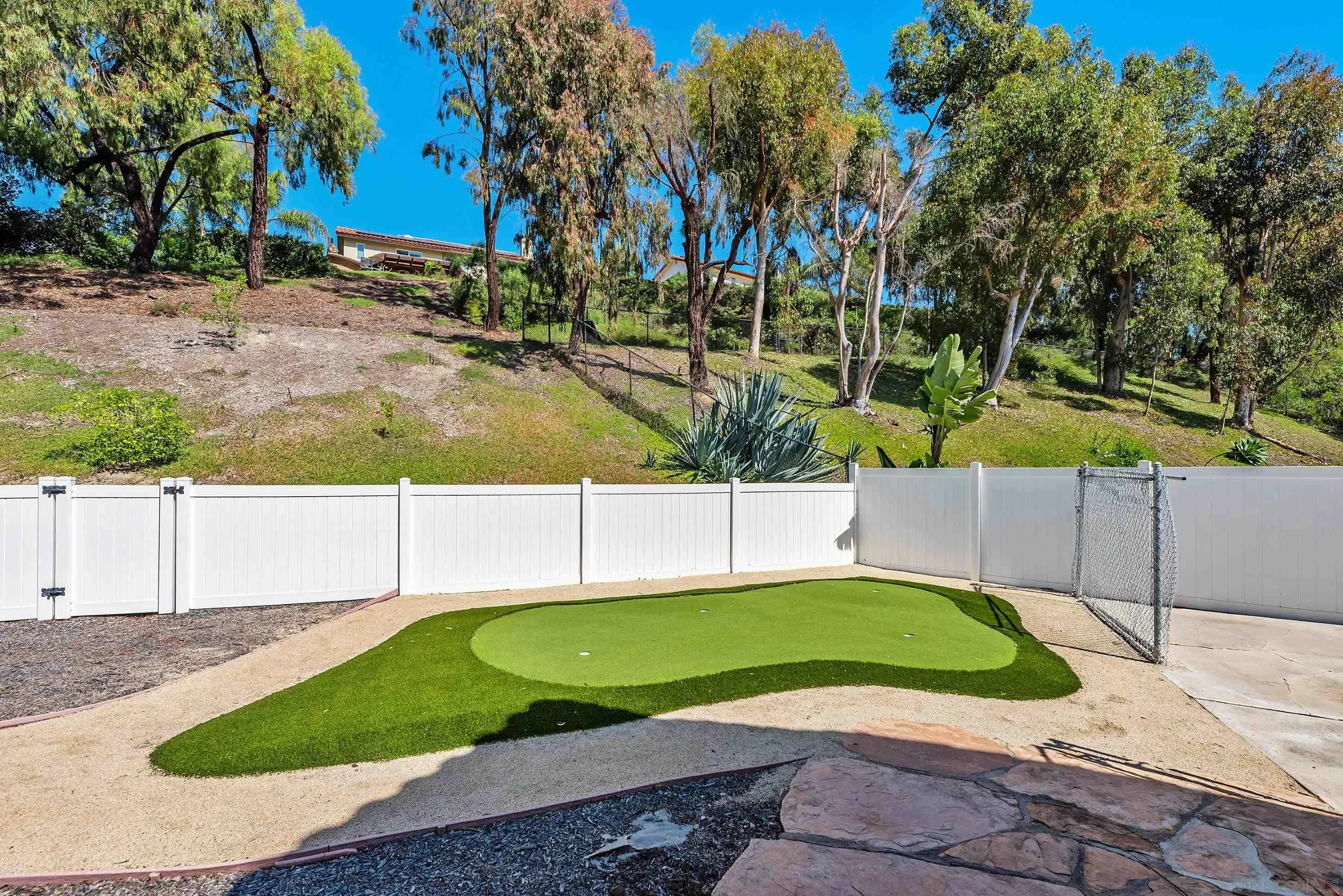 https://cdn.realtyfeed.com/cdn/127/260005577/43815da212bb463b9e80bc539ad9c2d1.webp