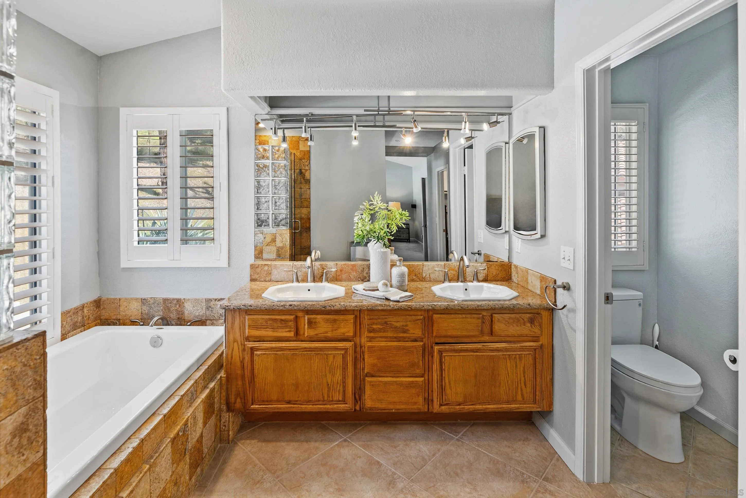 https://cdn.realtyfeed.com/cdn/127/260005577/6f9e5a1420b410af9405a952193f124b.webp