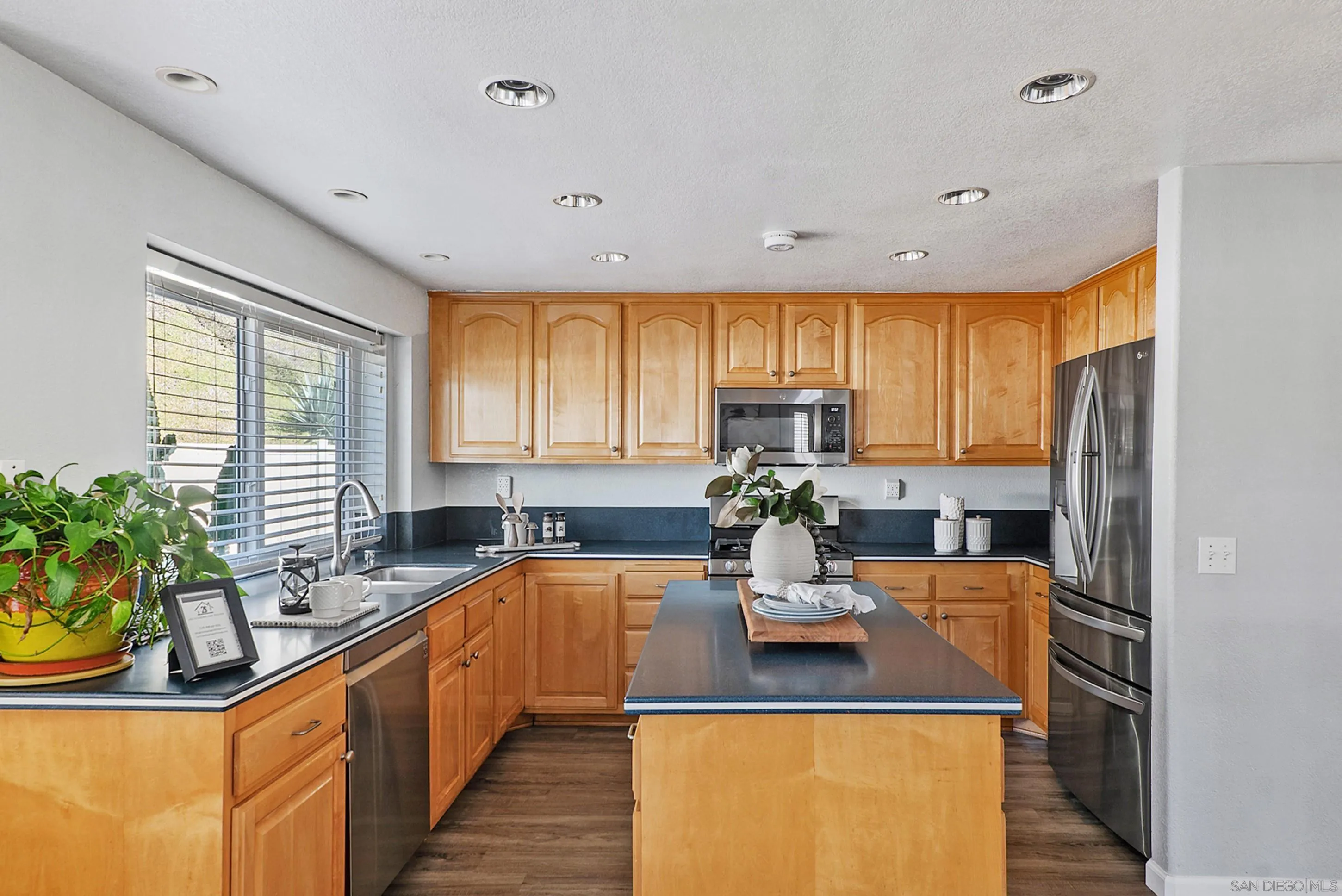 https://cdn.realtyfeed.com/cdn/127/260005577/7ce33f42c2d16516195a72ec971ff0cb.webp