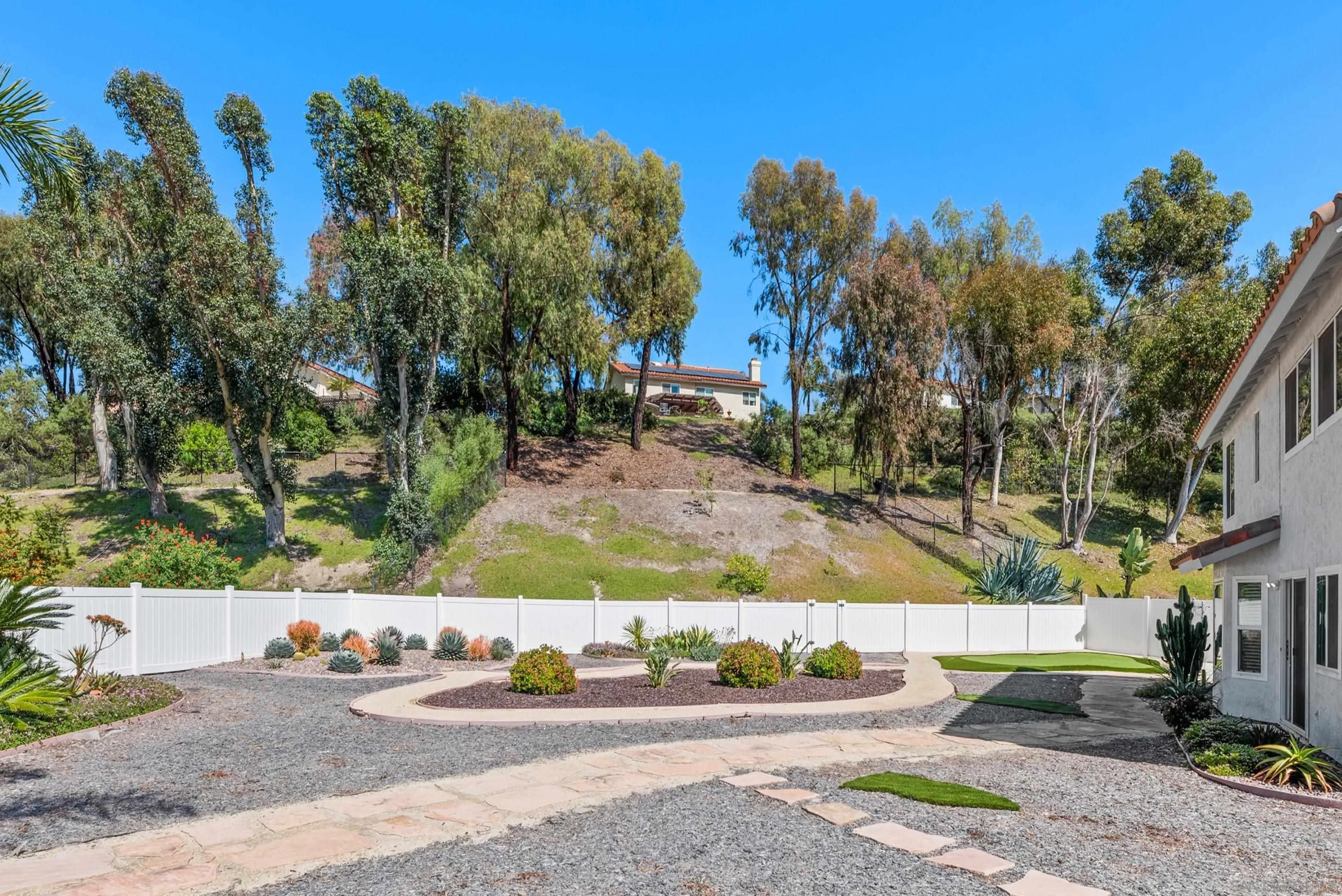 https://cdn.realtyfeed.com/cdn/127/260005577/94925a34927ebdb3320d6ef9316f667d.webp