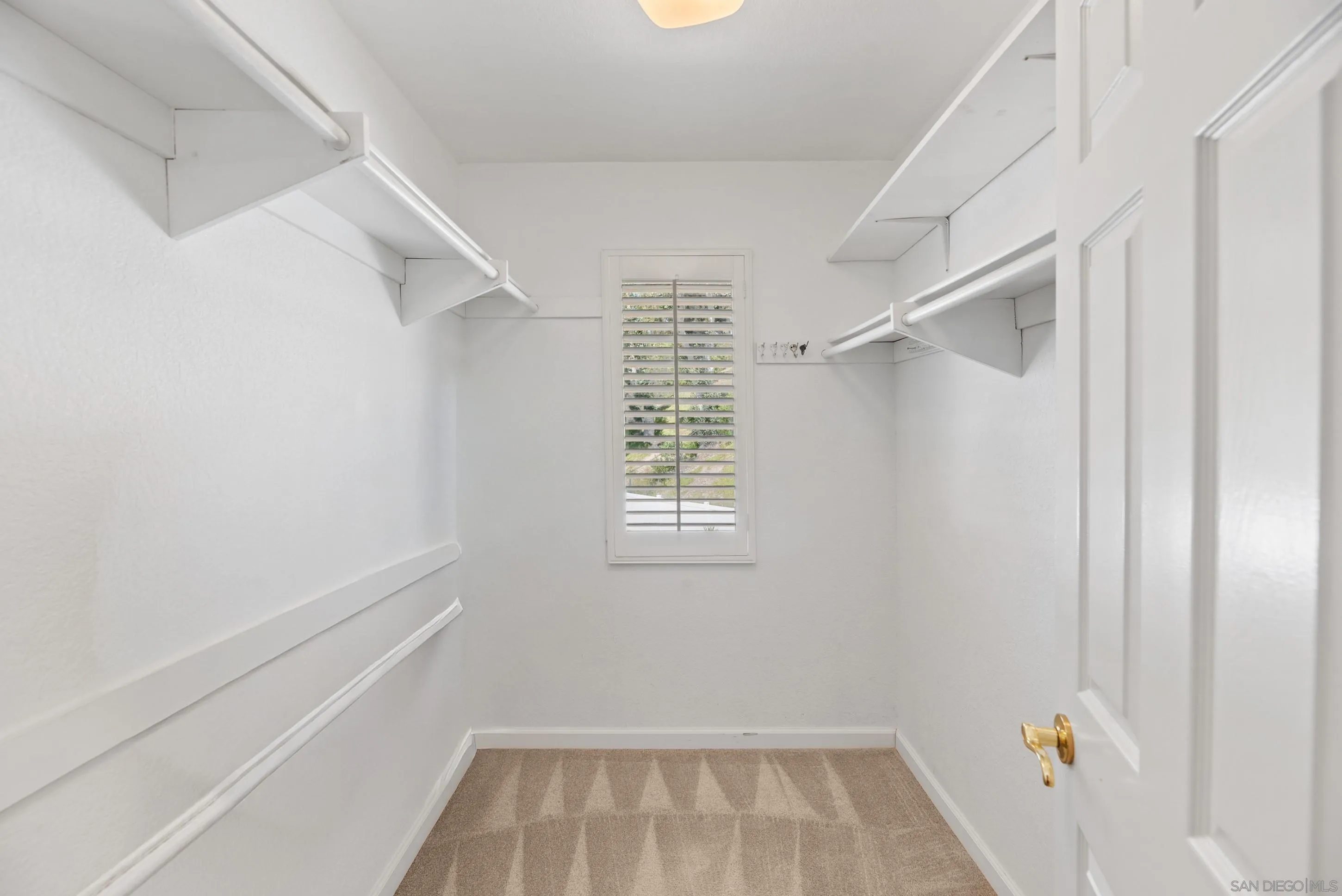 https://cdn.realtyfeed.com/cdn/127/260005577/c637f0767140717d3457c78562bec60f.webp