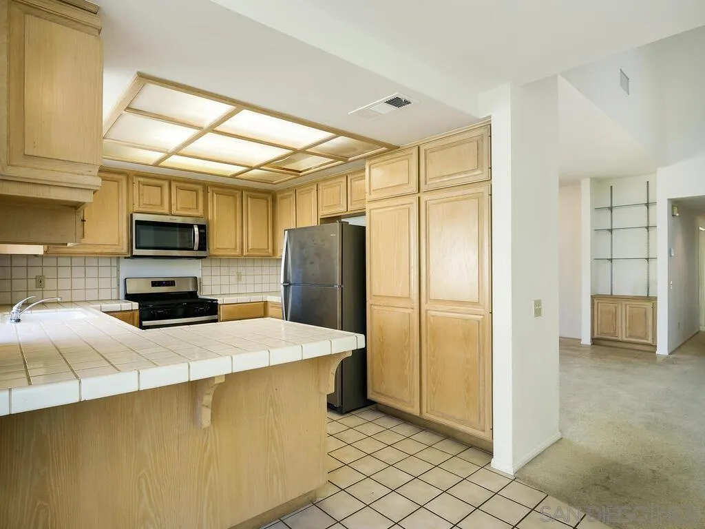 https://cdn.realtyfeed.com/cdn/127/260005584/7a7ae5add48007b2cbef6f9bba596774.webp