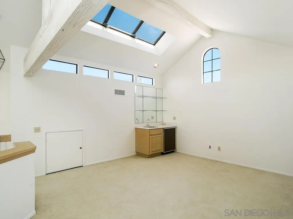 https://cdn.realtyfeed.com/cdn/127/260005584/88d466d45b26df8ccefbcea70218ec45.webp