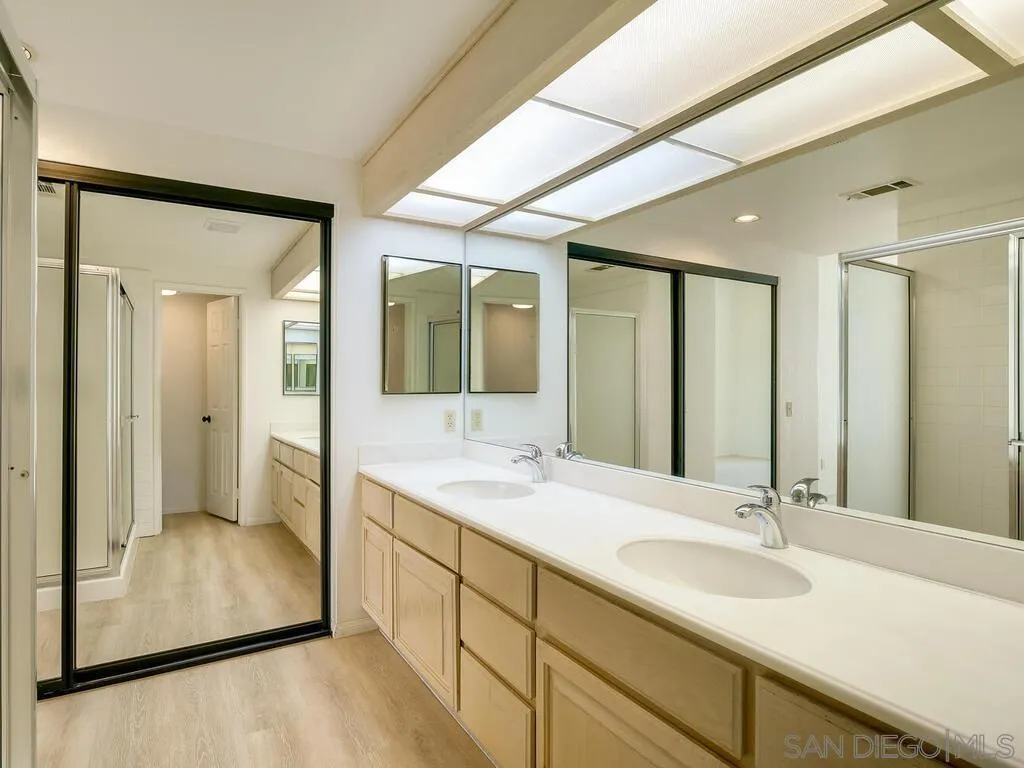 https://cdn.realtyfeed.com/cdn/127/260005584/8cad9bf160352b1d3c8d6990d09d36a1.webp