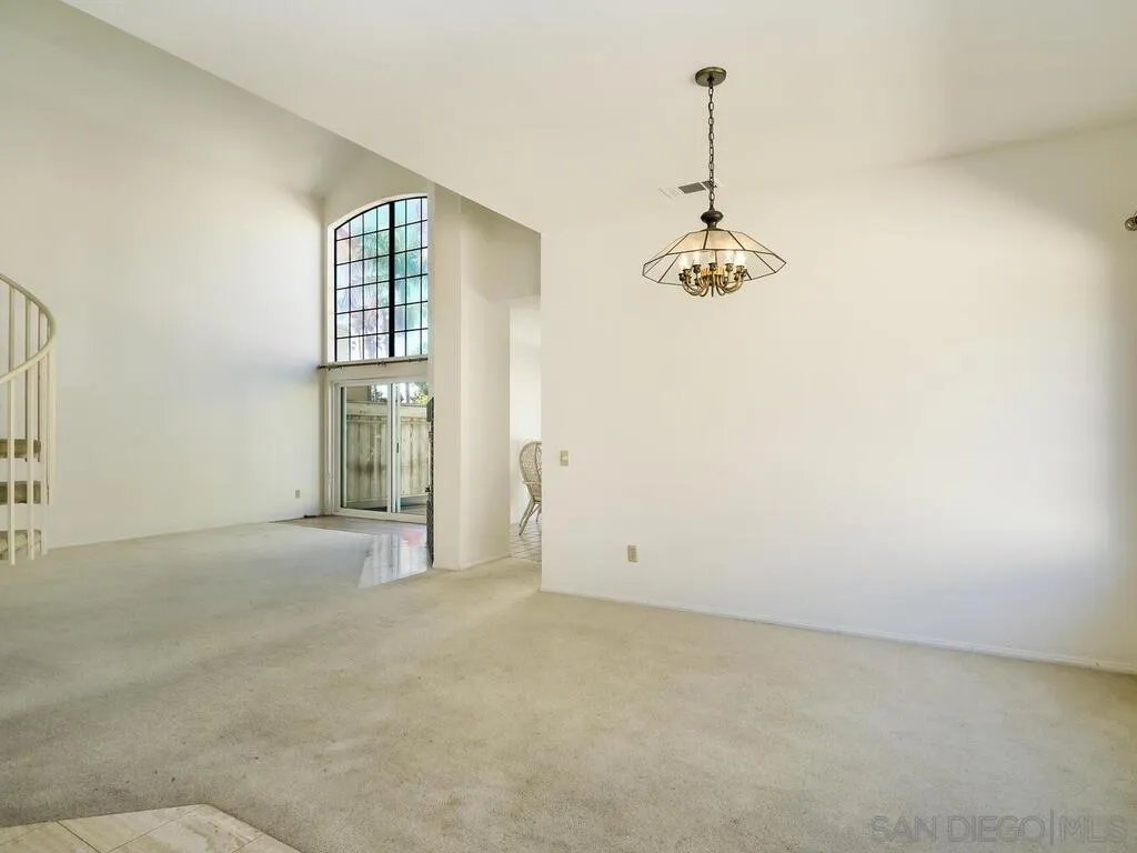 https://cdn.realtyfeed.com/cdn/127/260005584/ce949c5738bfae02438fbc46223257cc.webp