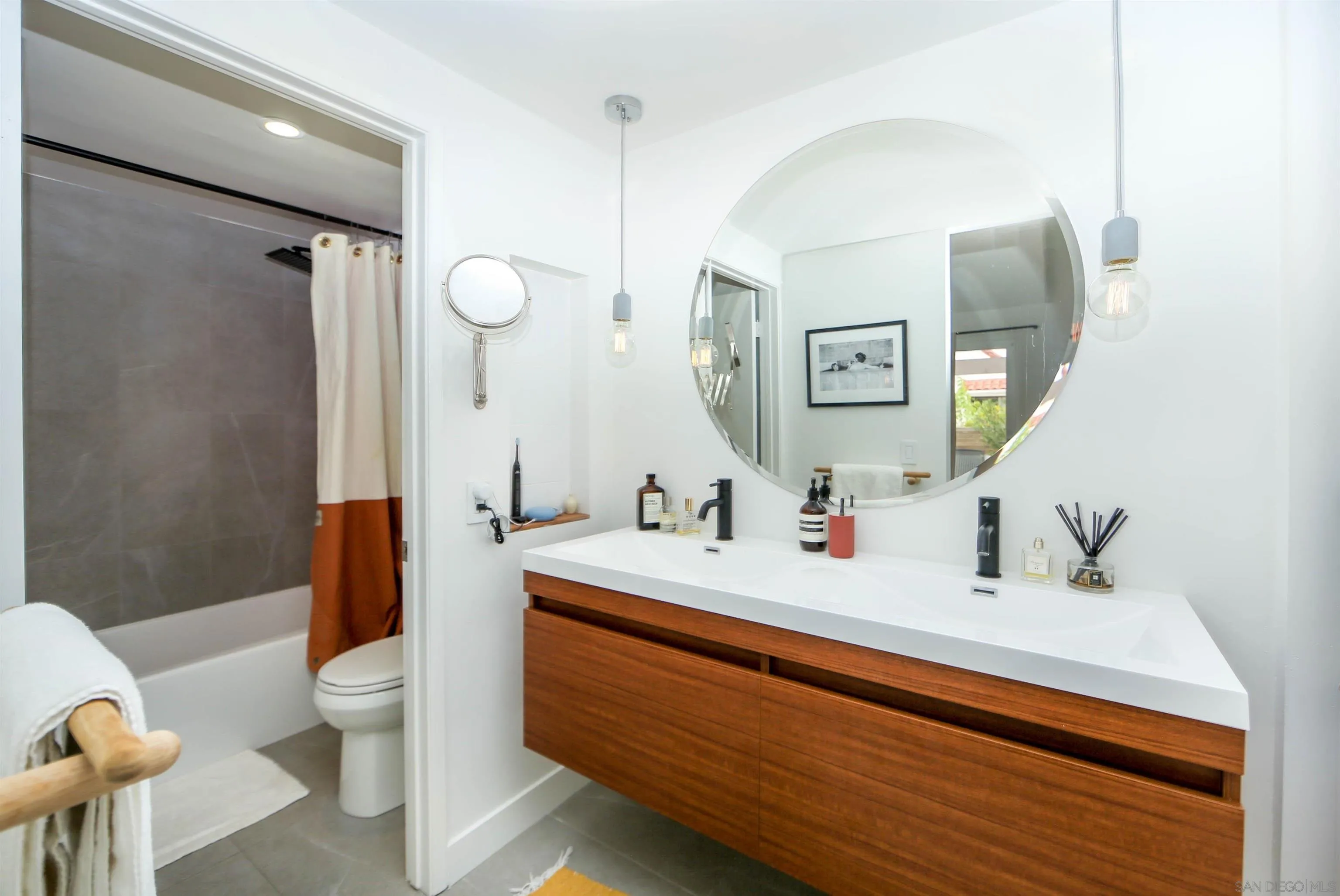 Photo #8: 260005585 Listing: Photo #8