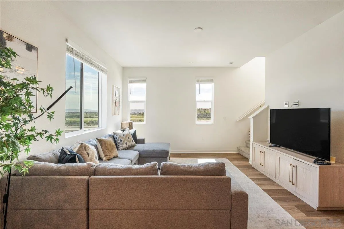 https://cdn.realtyfeed.com/cdn/127/260005587/166aa7637312439e870e72a6b346ca79.webp