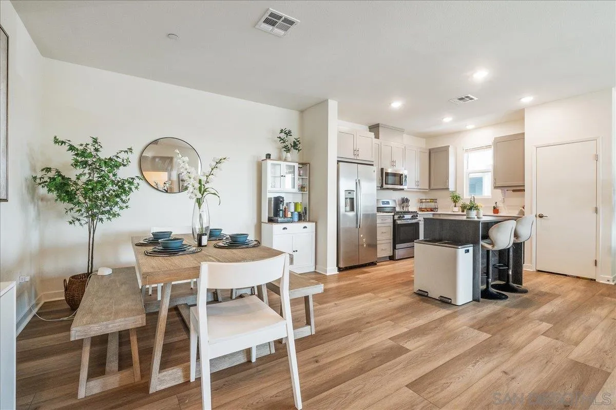 https://cdn.realtyfeed.com/cdn/127/260005587/4047ec8f8e6e56c3951be8189b3da669.webp