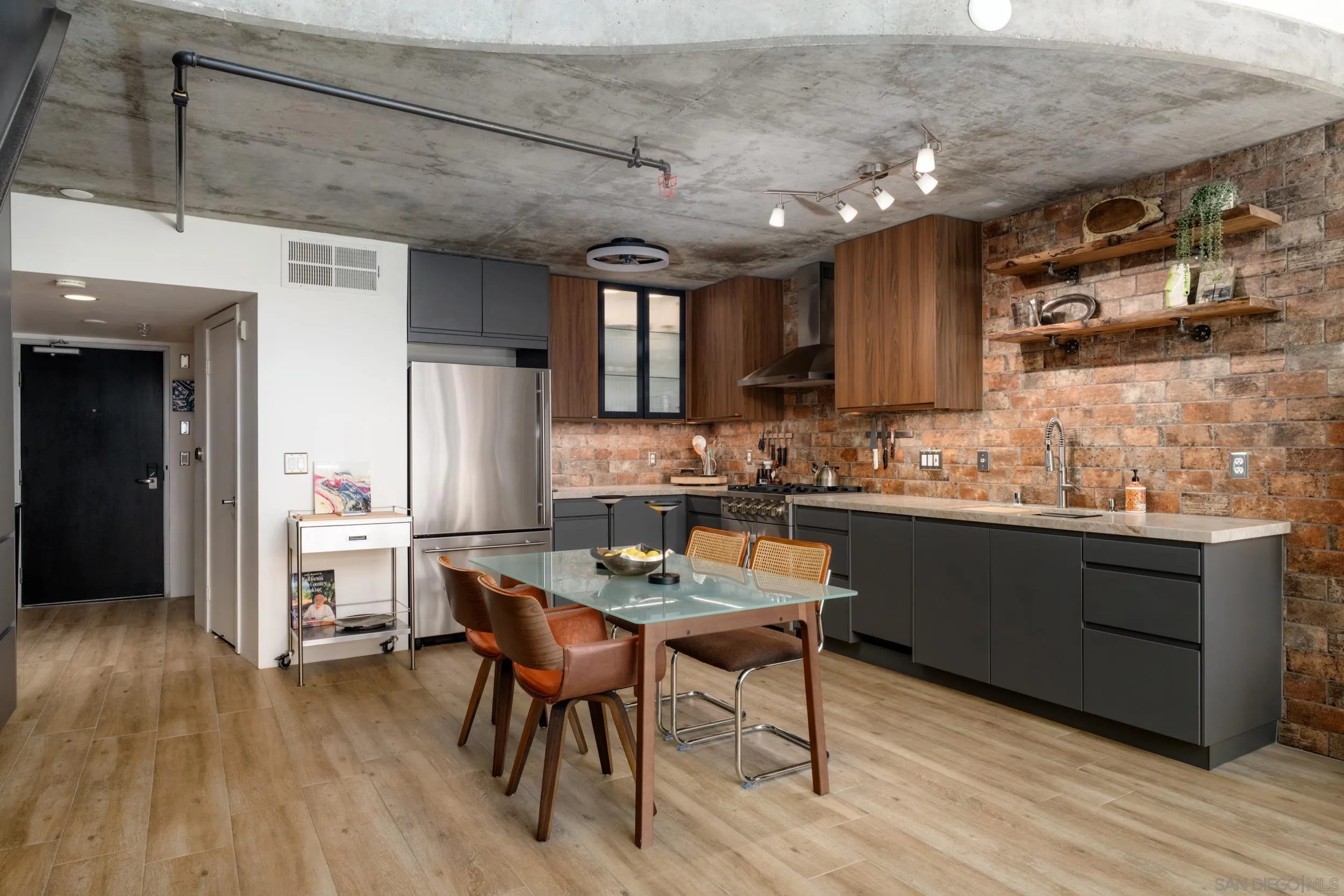 https://cdn.realtyfeed.com/cdn/127/260005590/ce7910ce30fa894a11c6b666d754dd0b.webp