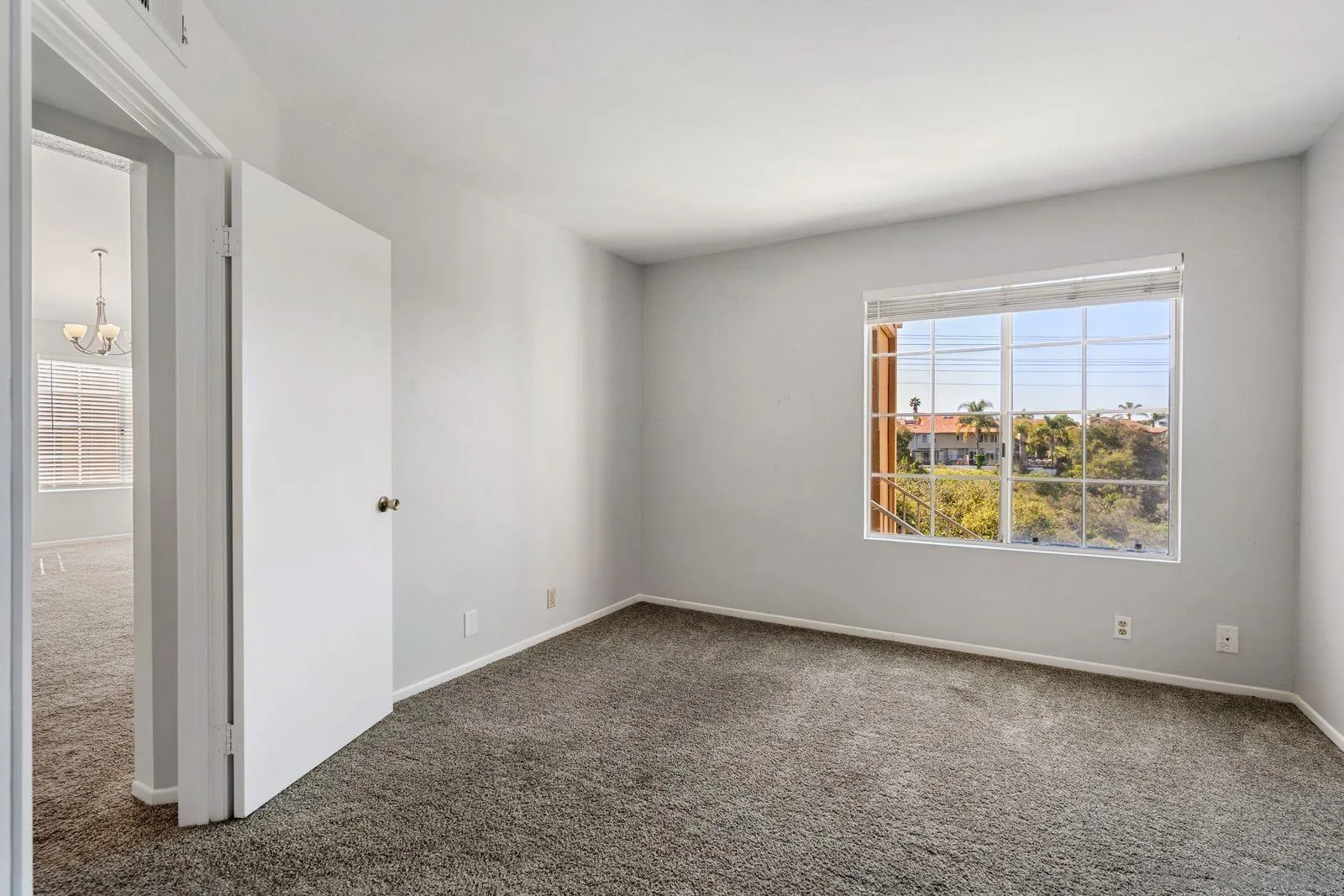 https://cdn.realtyfeed.com/cdn/127/260005591/748dc5ef2e122987e5f185106c653dd0.webp