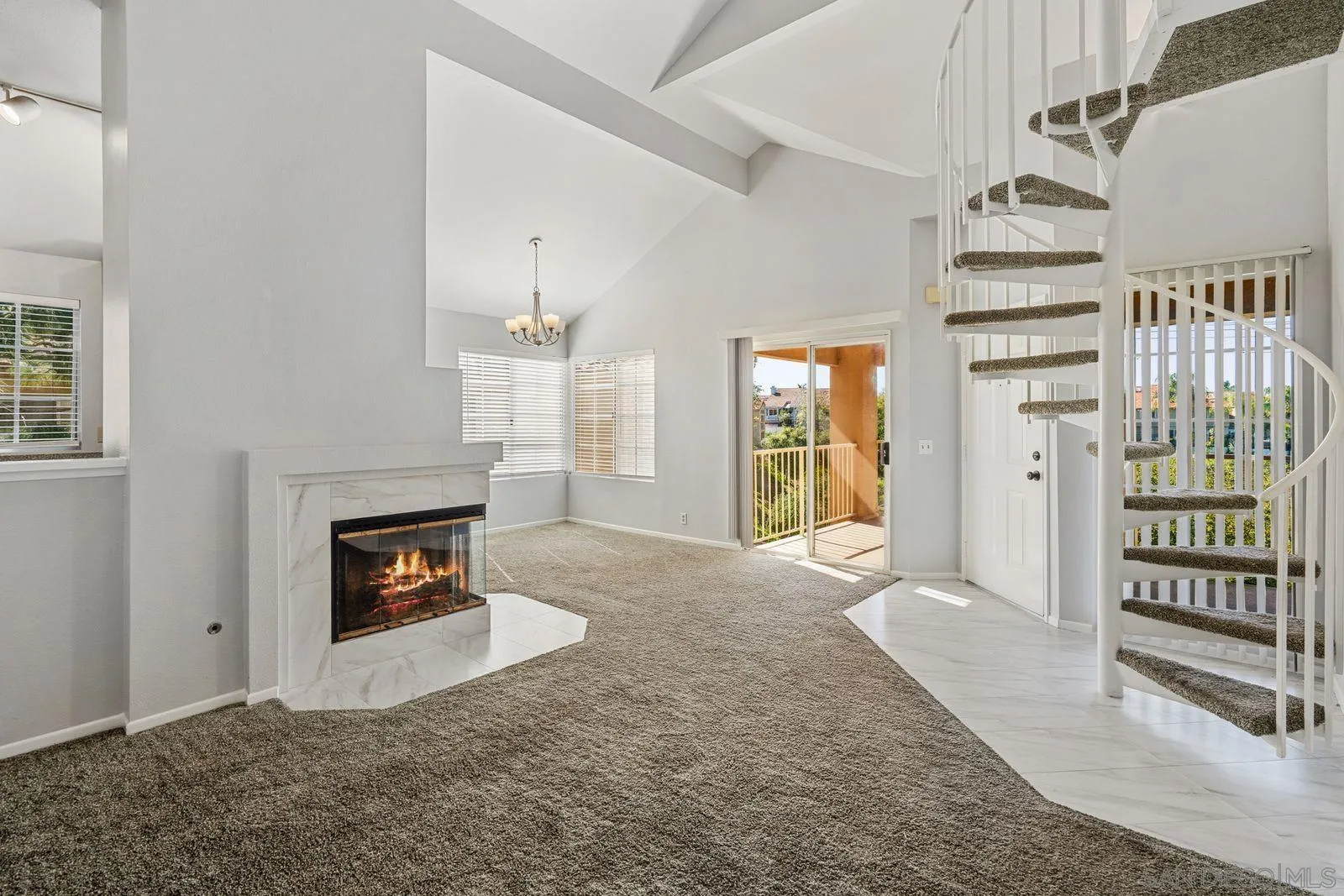 https://cdn.realtyfeed.com/cdn/127/260005591/c1eb7f5c4d3774668f11474c13958f5c.webp