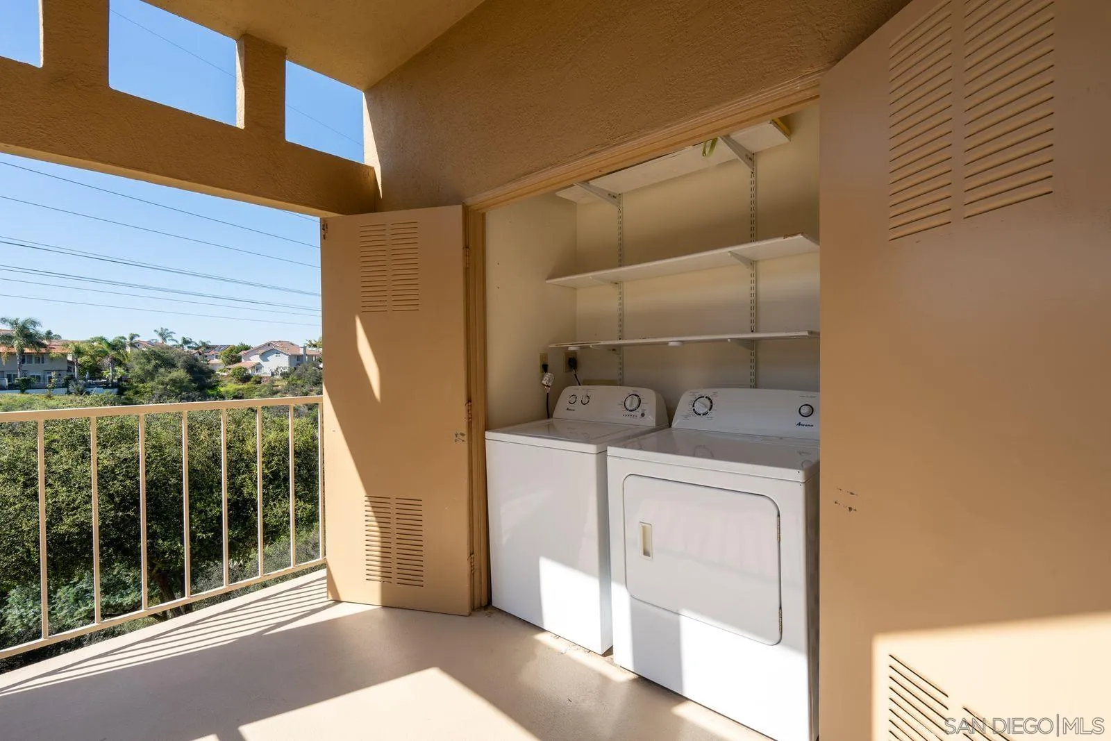https://cdn.realtyfeed.com/cdn/127/260005591/ecfe1f5897fe8f9ae28245a901a383ce.webp
