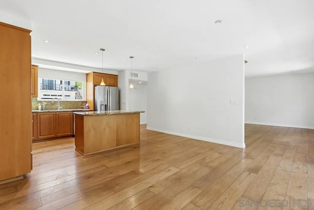https://cdn.realtyfeed.com/cdn/127/260005594/3d938f380193f3a0bb2eba6141637ba4.webp