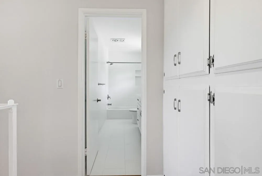 https://cdn.realtyfeed.com/cdn/127/260005594/6beacdb5ec131aa1a5c25a7c57f46e9e.webp