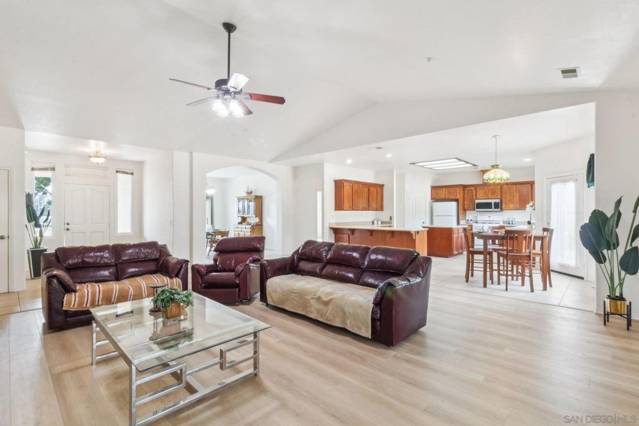 https://cdn.realtyfeed.com/cdn/127/260005601/04fabade700a39c96cd086e0b5c26875.webp