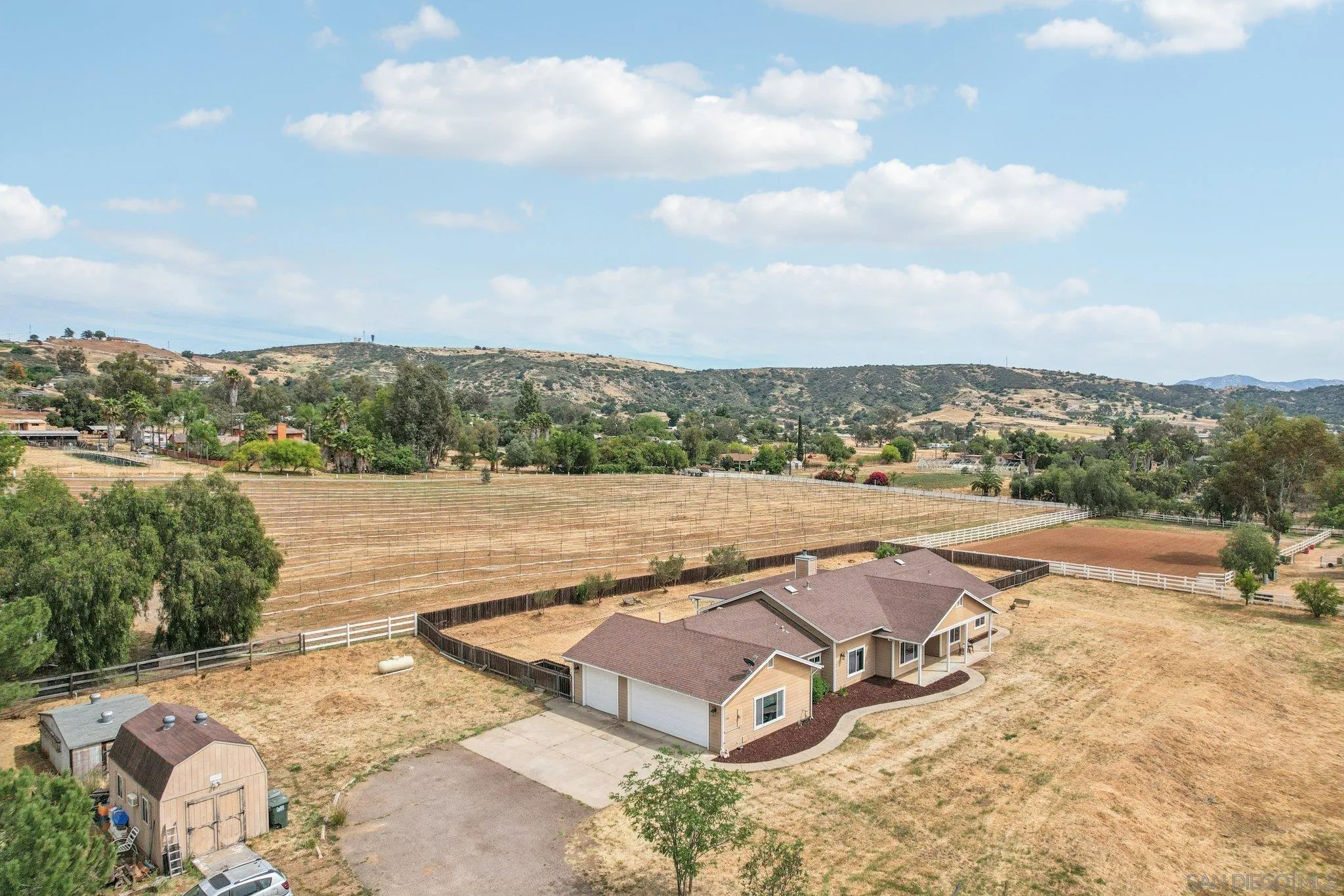 https://cdn.realtyfeed.com/cdn/127/260005601/135945ba3de3cc6524dbe04914c27d76.webp