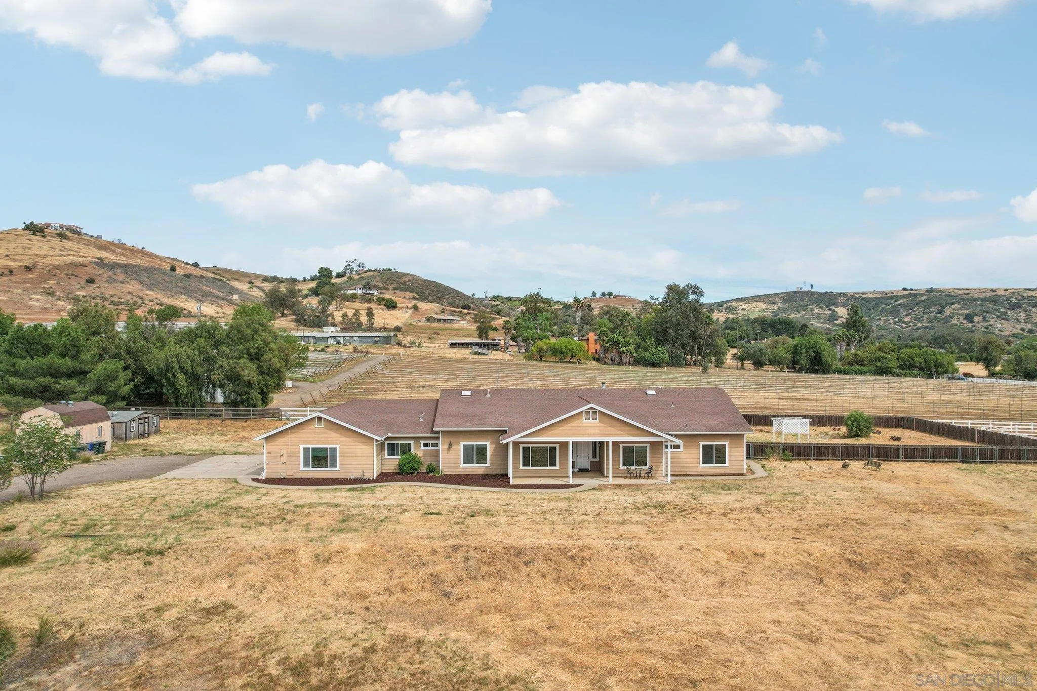 https://cdn.realtyfeed.com/cdn/127/260005601/260714dde733a32e4d90e02f4268a01e.webp