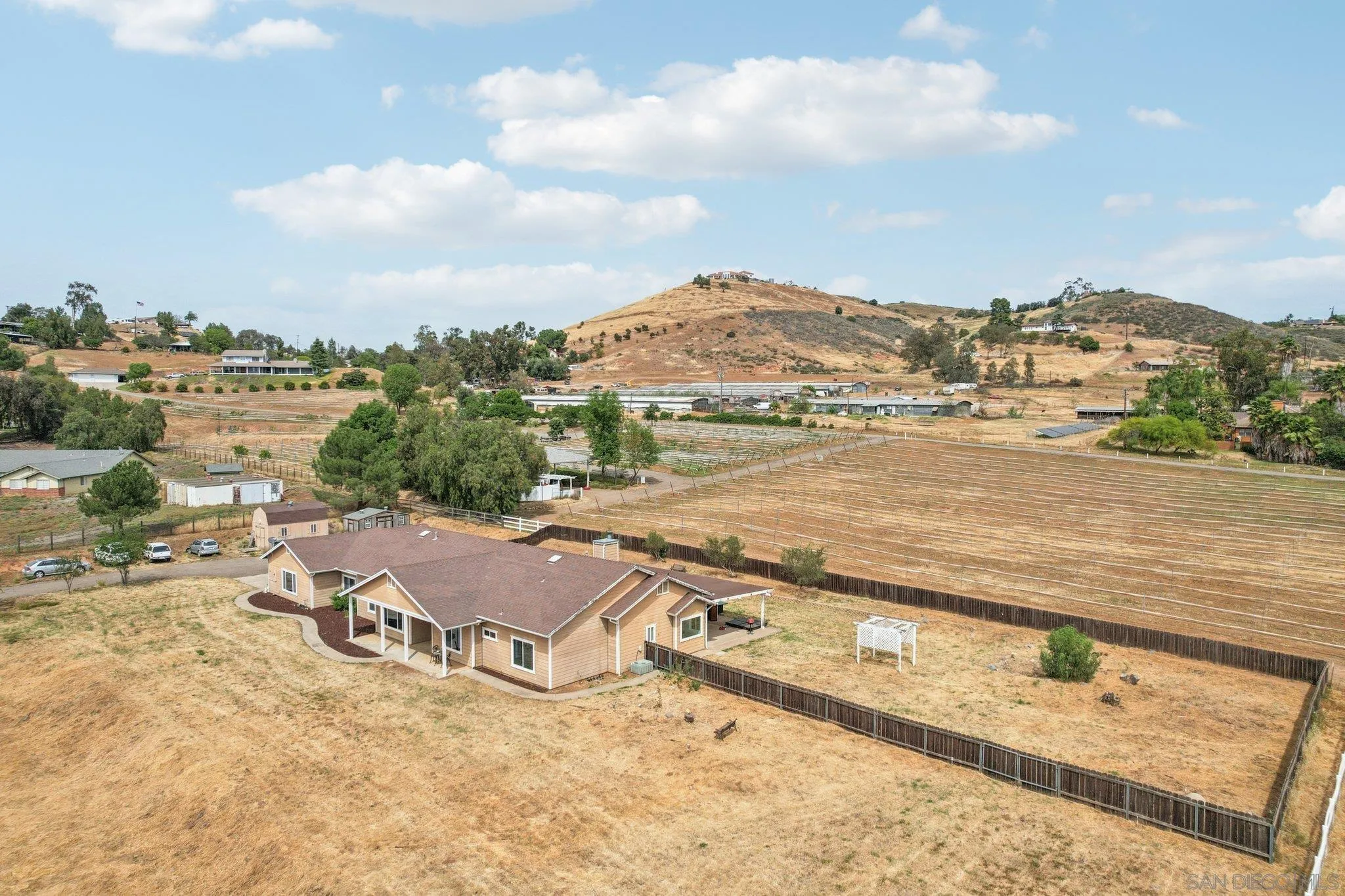 https://cdn.realtyfeed.com/cdn/127/260005601/2ba00bfa70754519d3c252f67a4fc5c8.webp