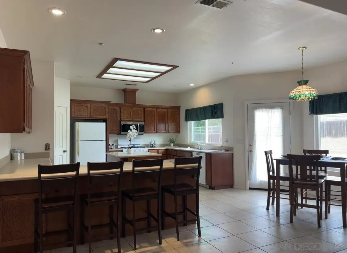 https://cdn.realtyfeed.com/cdn/127/260005601/2f61cc46f5f78063c172b26f55df6f45.webp