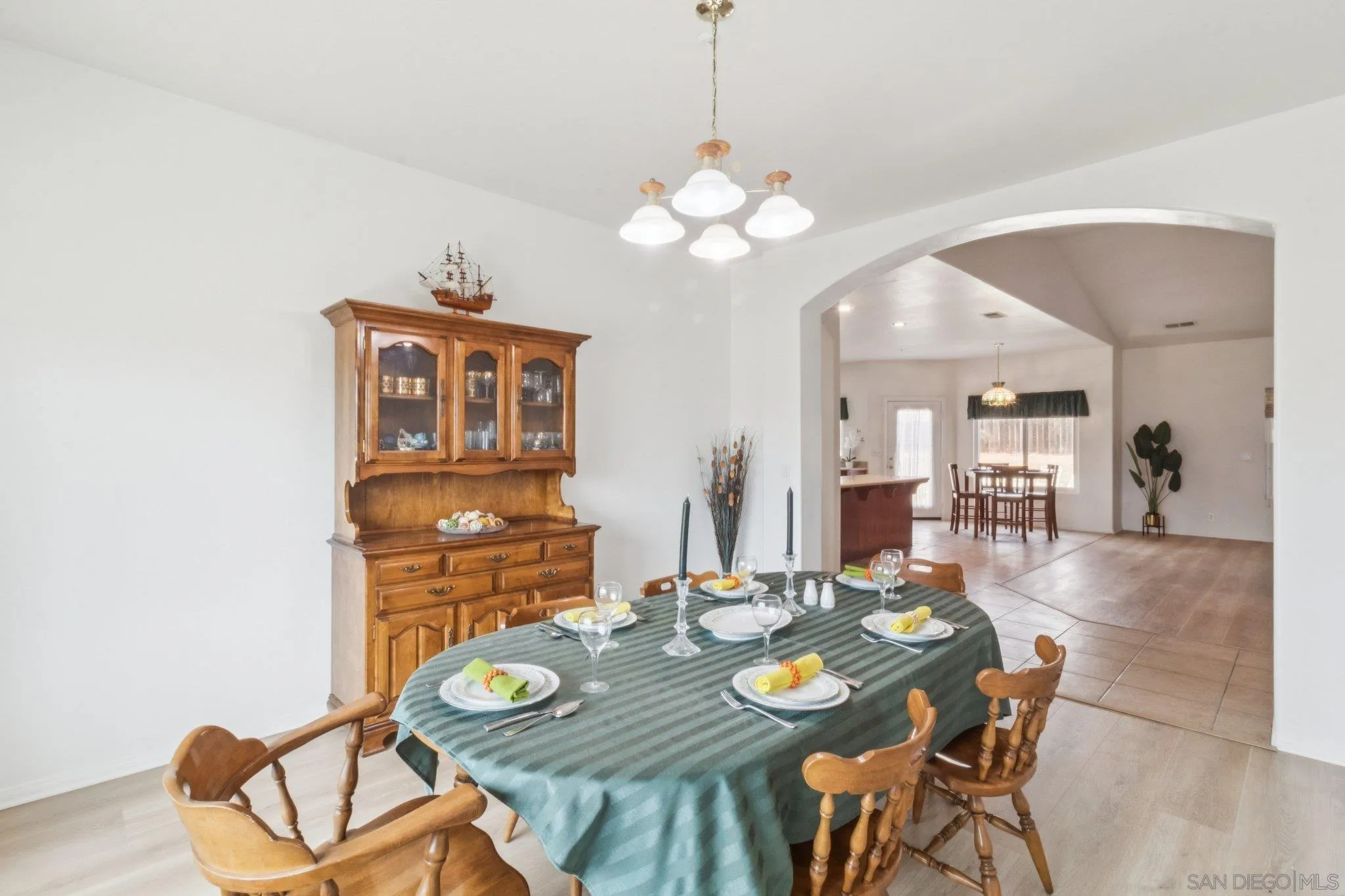 https://cdn.realtyfeed.com/cdn/127/260005601/375ca2f9c006408fb21f7f07775e446e.webp