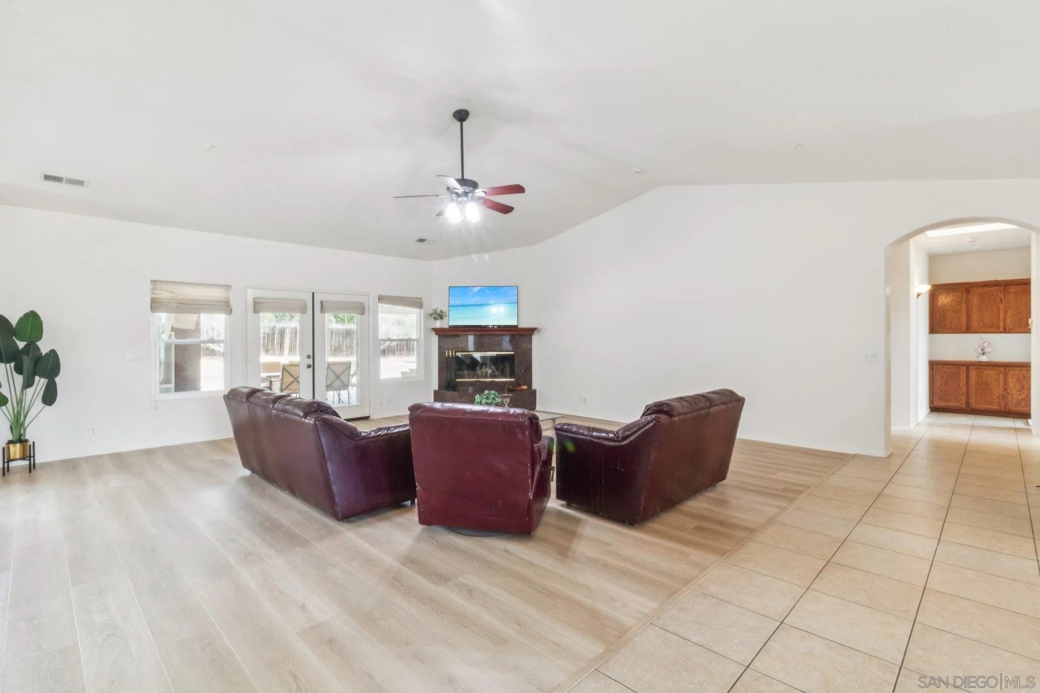 https://cdn.realtyfeed.com/cdn/127/260005601/5c52d4083d7990b2e512ebae0fd2fbf0.webp