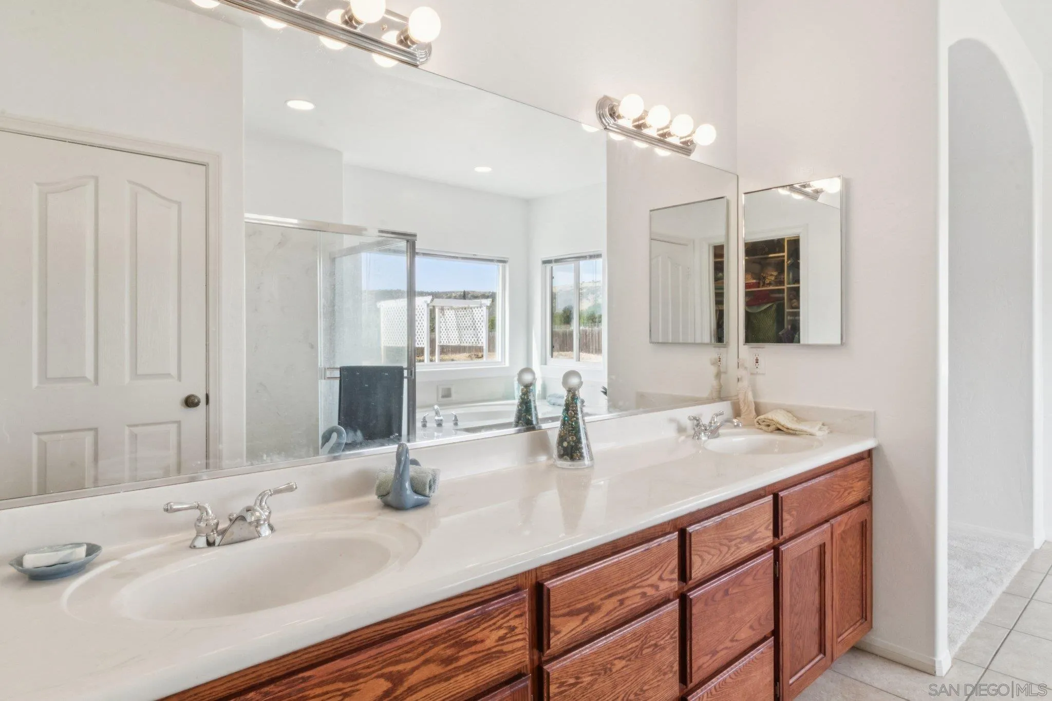 https://cdn.realtyfeed.com/cdn/127/260005601/646bfb75859fd86ddb850c9882792b8f.webp