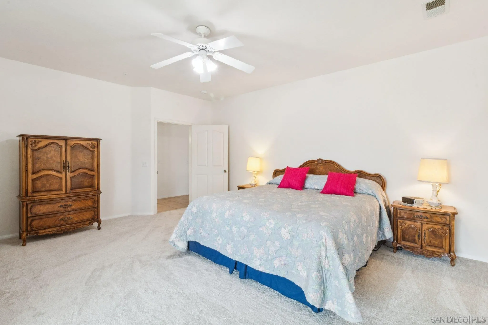 https://cdn.realtyfeed.com/cdn/127/260005601/690cbcdcebf2ef6cfe683f8bf0329242.webp