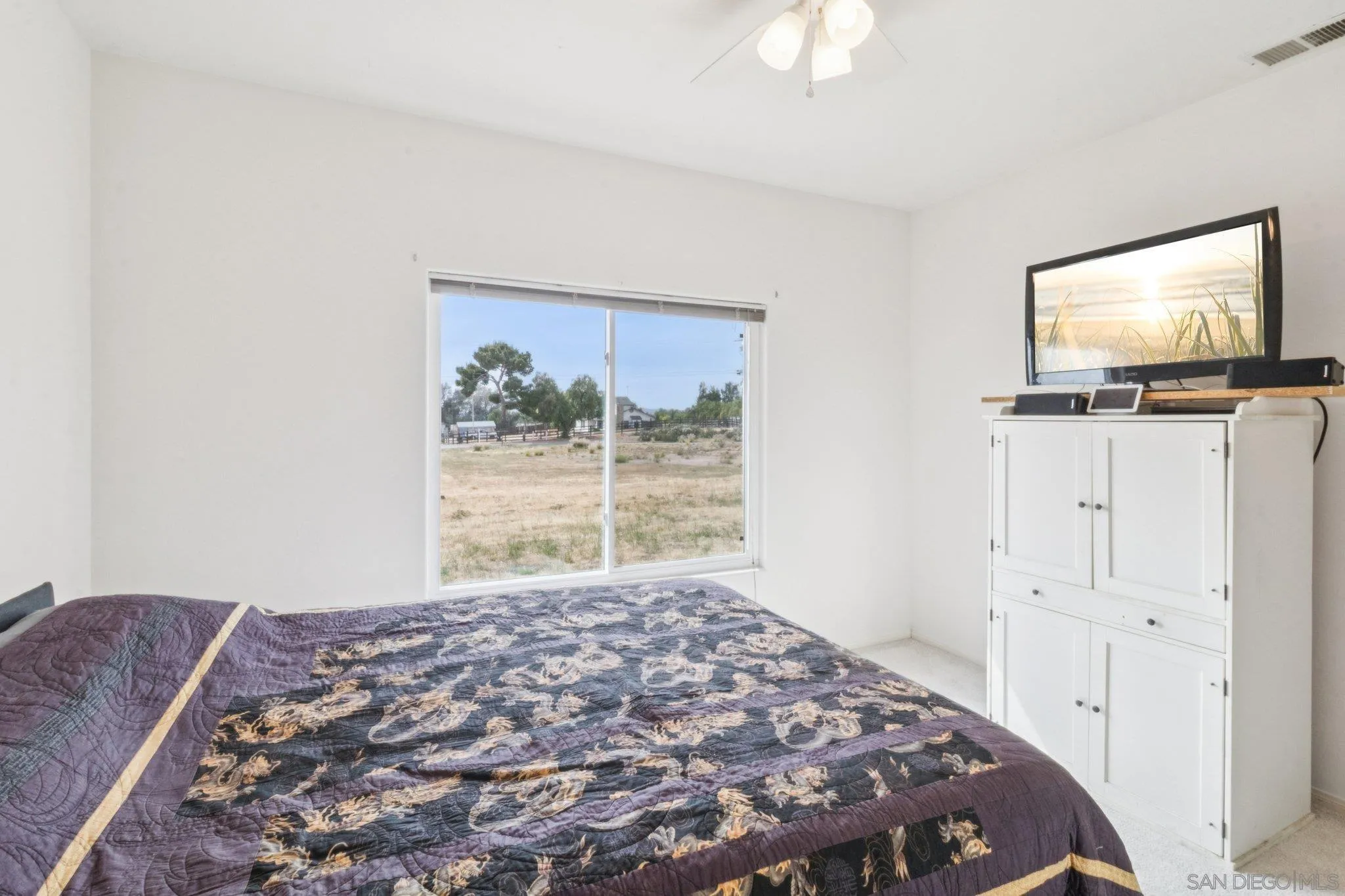 https://cdn.realtyfeed.com/cdn/127/260005601/6f8ac669cb36dd5bdcd3ef9824c4bd43.webp