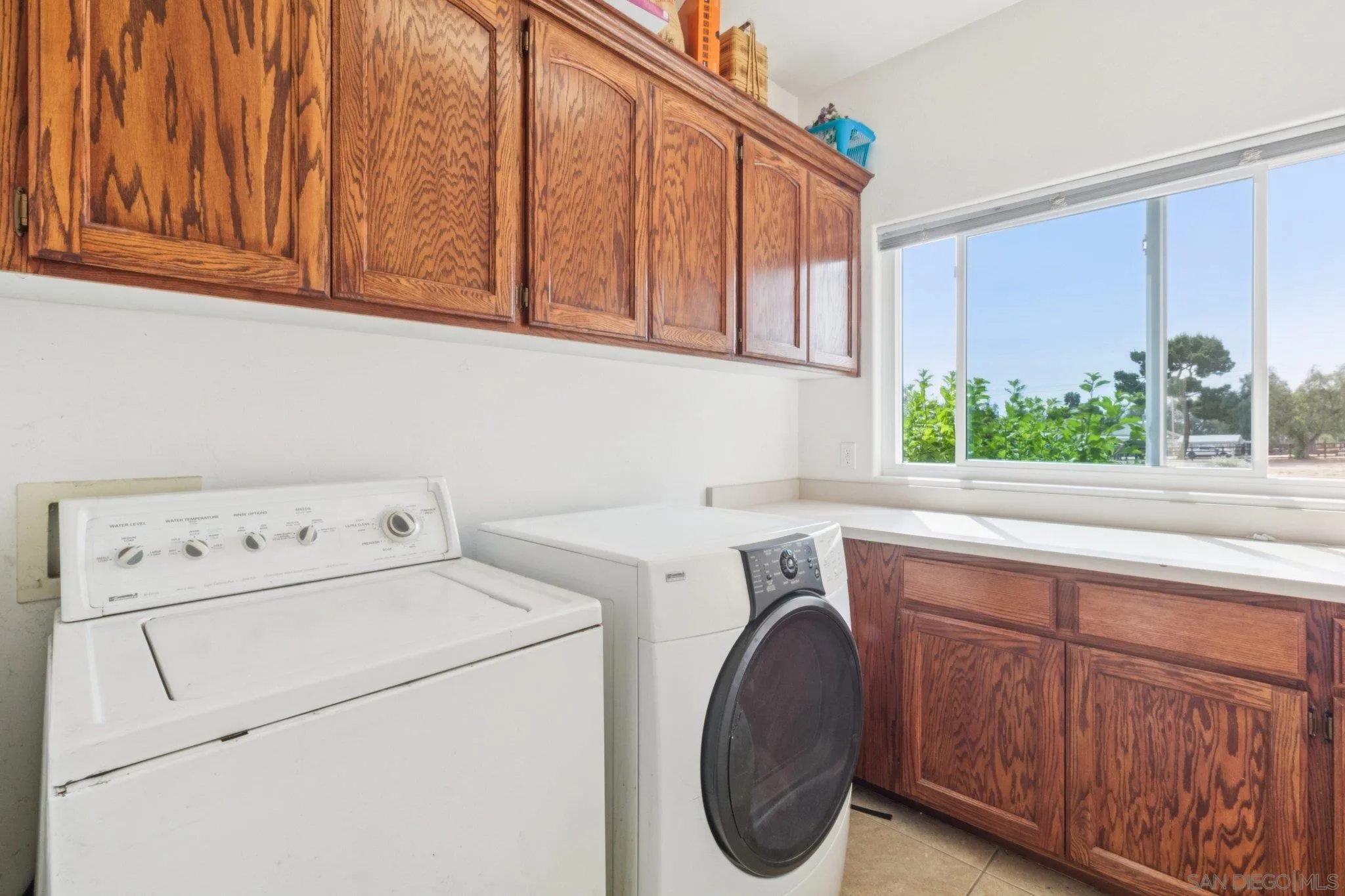 https://cdn.realtyfeed.com/cdn/127/260005601/7904d15c5eeed0c058ebf1cb175bcbdf.webp