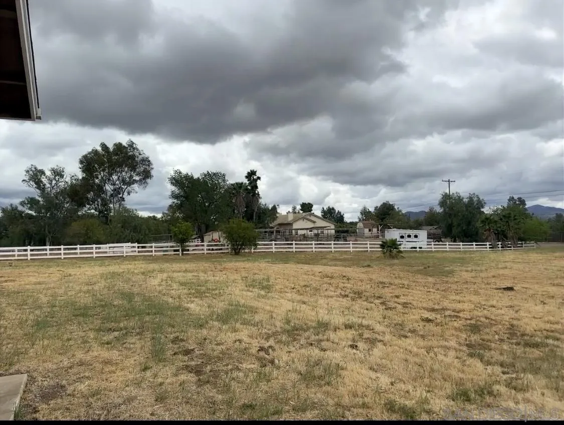 https://cdn.realtyfeed.com/cdn/127/260005601/8fa0dbf1e43a8d6c4110a5787b74f357.webp