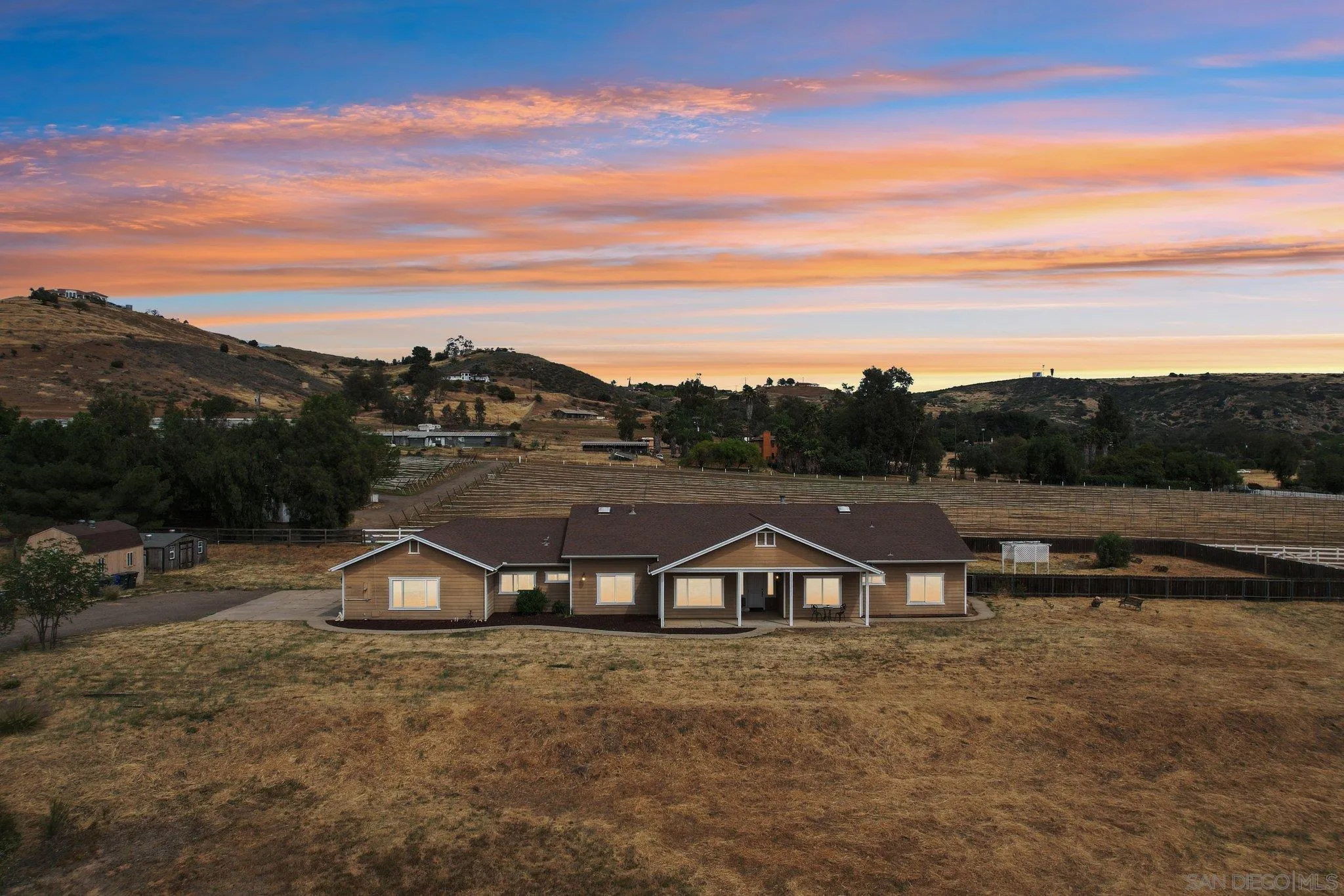 https://cdn.realtyfeed.com/cdn/127/260005601/aa0c25804873d5048baa288fb2210c09.webp