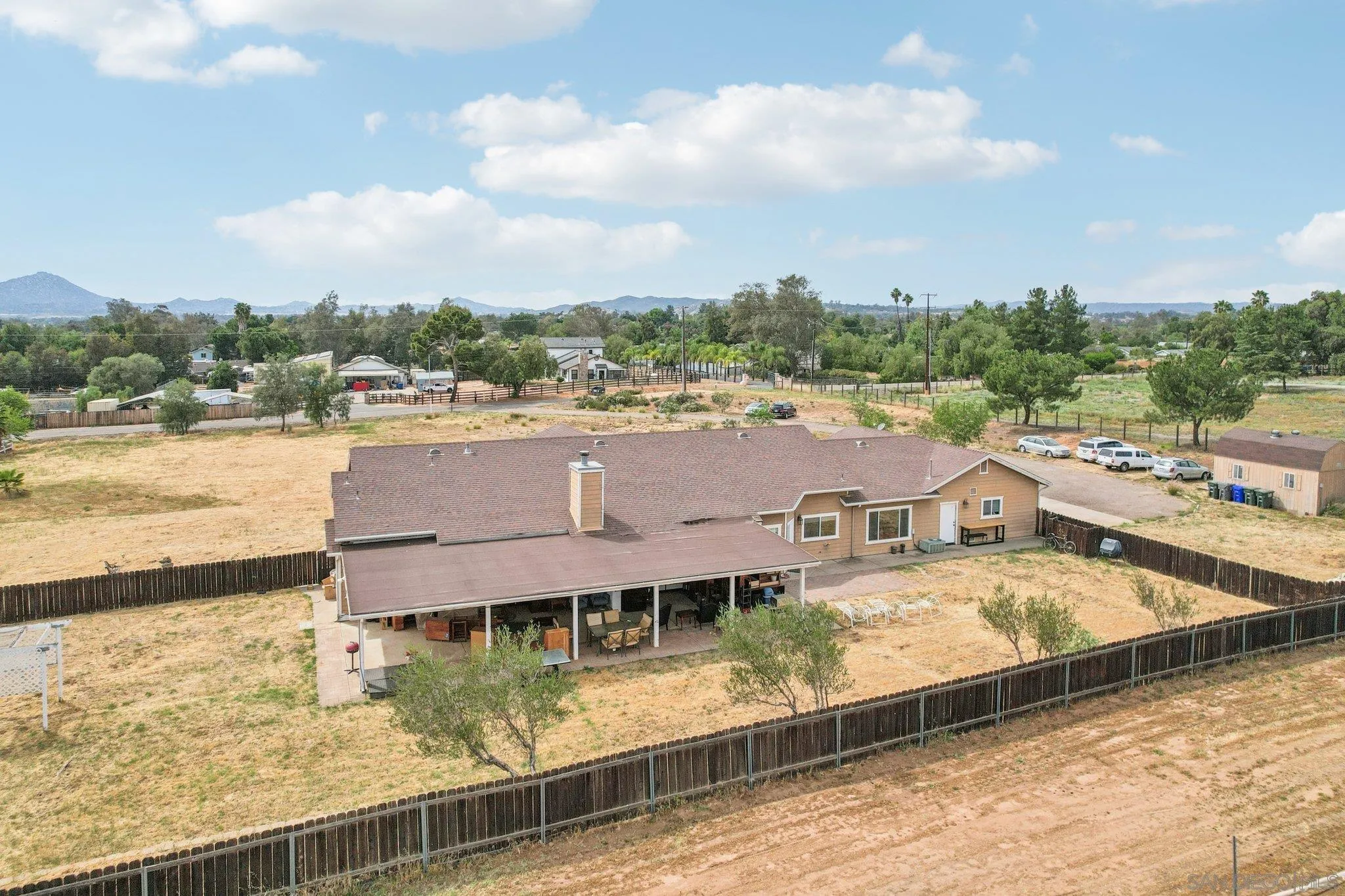 https://cdn.realtyfeed.com/cdn/127/260005601/afd2051ca3fa6243b9e4d1e50d14fb08.webp