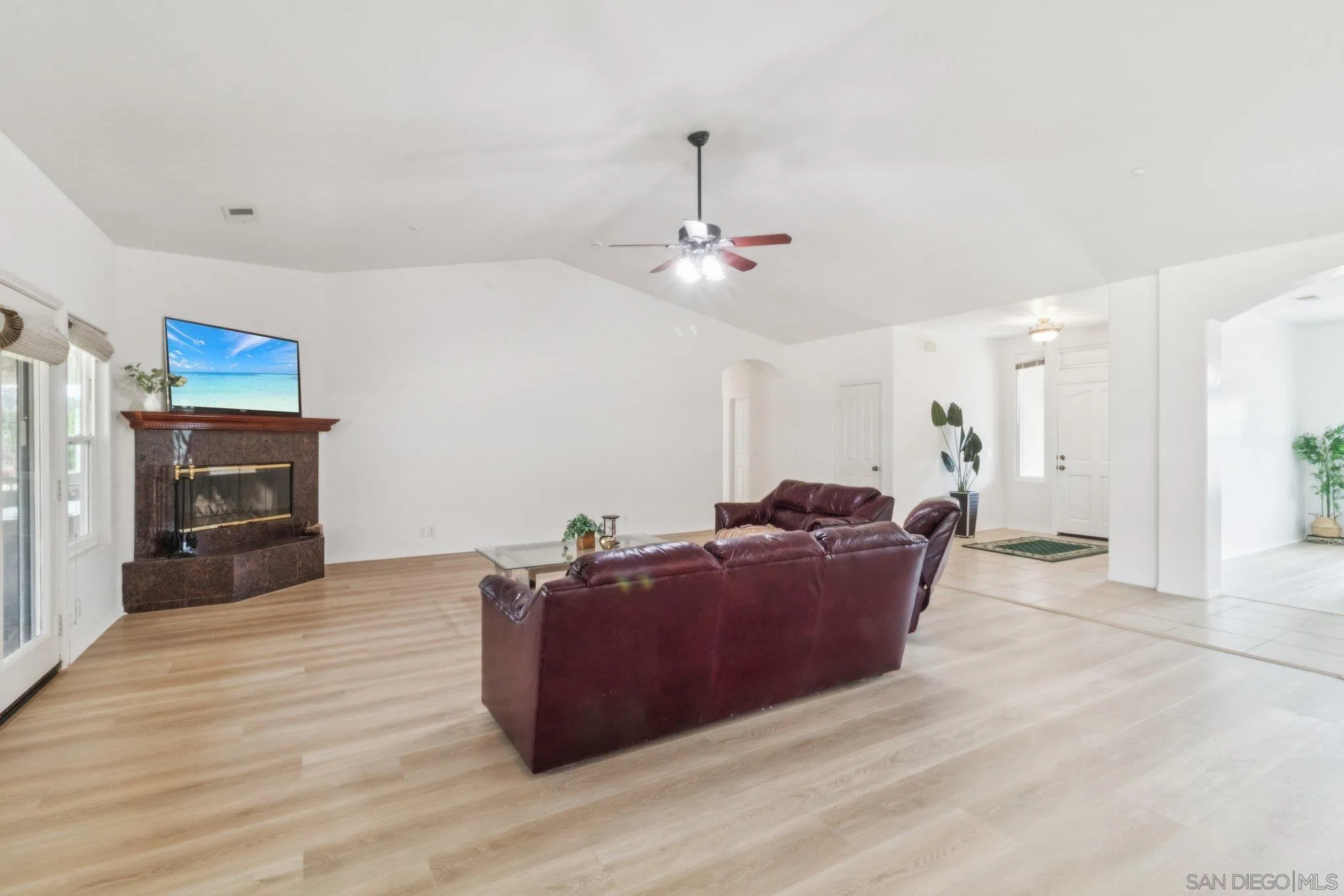 https://cdn.realtyfeed.com/cdn/127/260005601/c3ac2bc06e164449b49cacba1f82a89f.webp