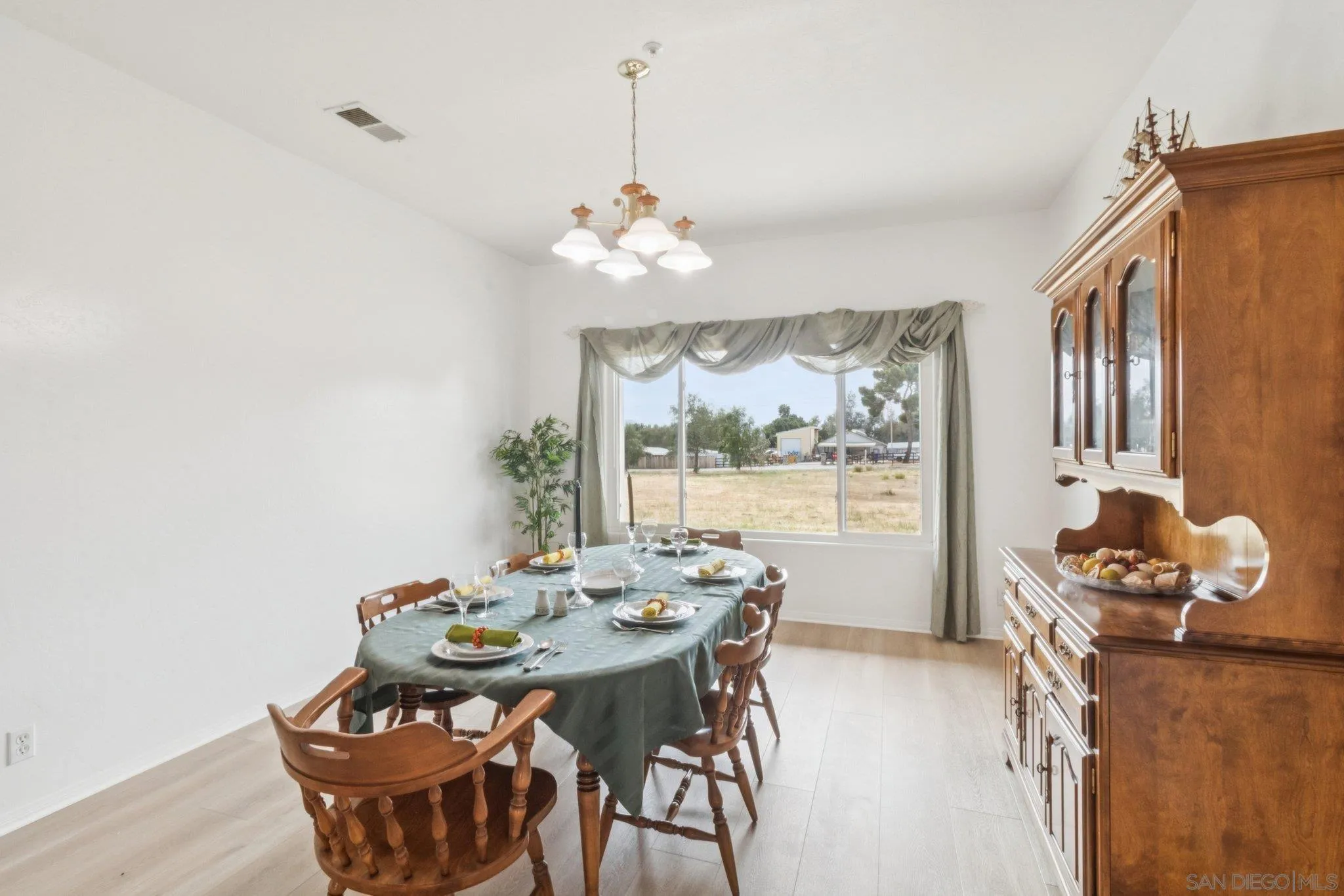 https://cdn.realtyfeed.com/cdn/127/260005601/c83d589e2154c9dcac2d1dfee398c441.webp