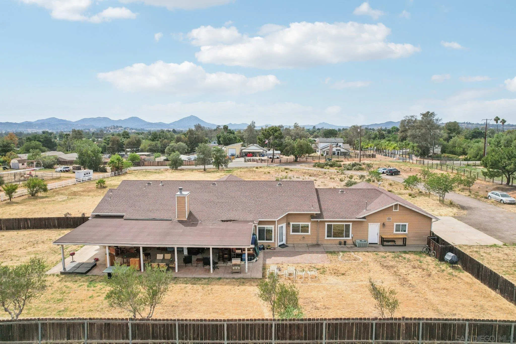https://cdn.realtyfeed.com/cdn/127/260005601/cf5f73ed3fdc837105a72b82978e2afb.webp