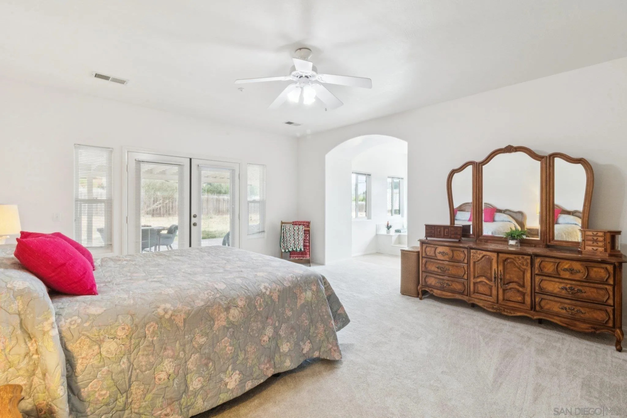 https://cdn.realtyfeed.com/cdn/127/260005601/d47e23cd21565fdb601e4b8ea77cac59.webp