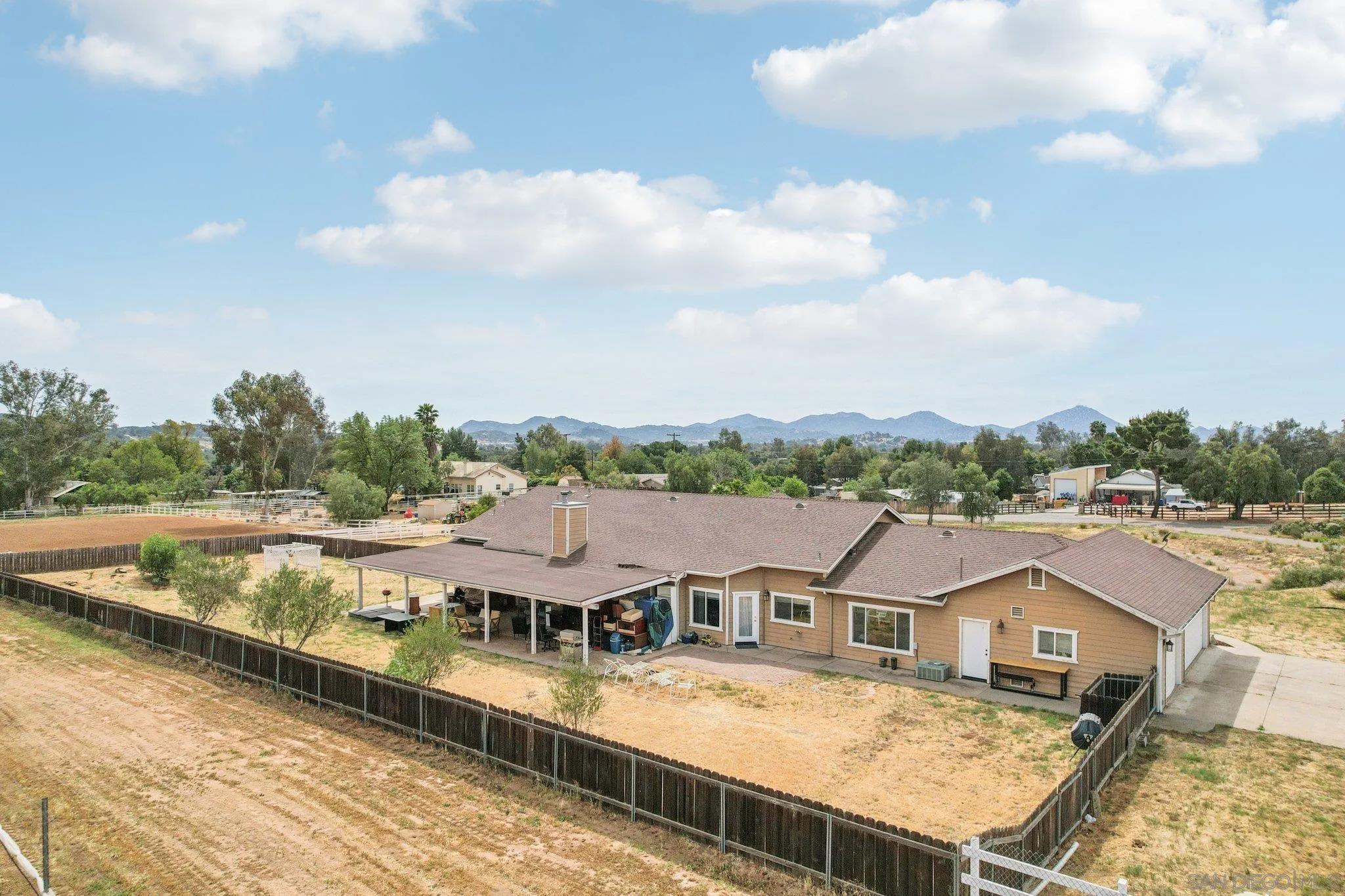 https://cdn.realtyfeed.com/cdn/127/260005601/d8854de4dbffe6f2511d2c8bd034ac67.webp