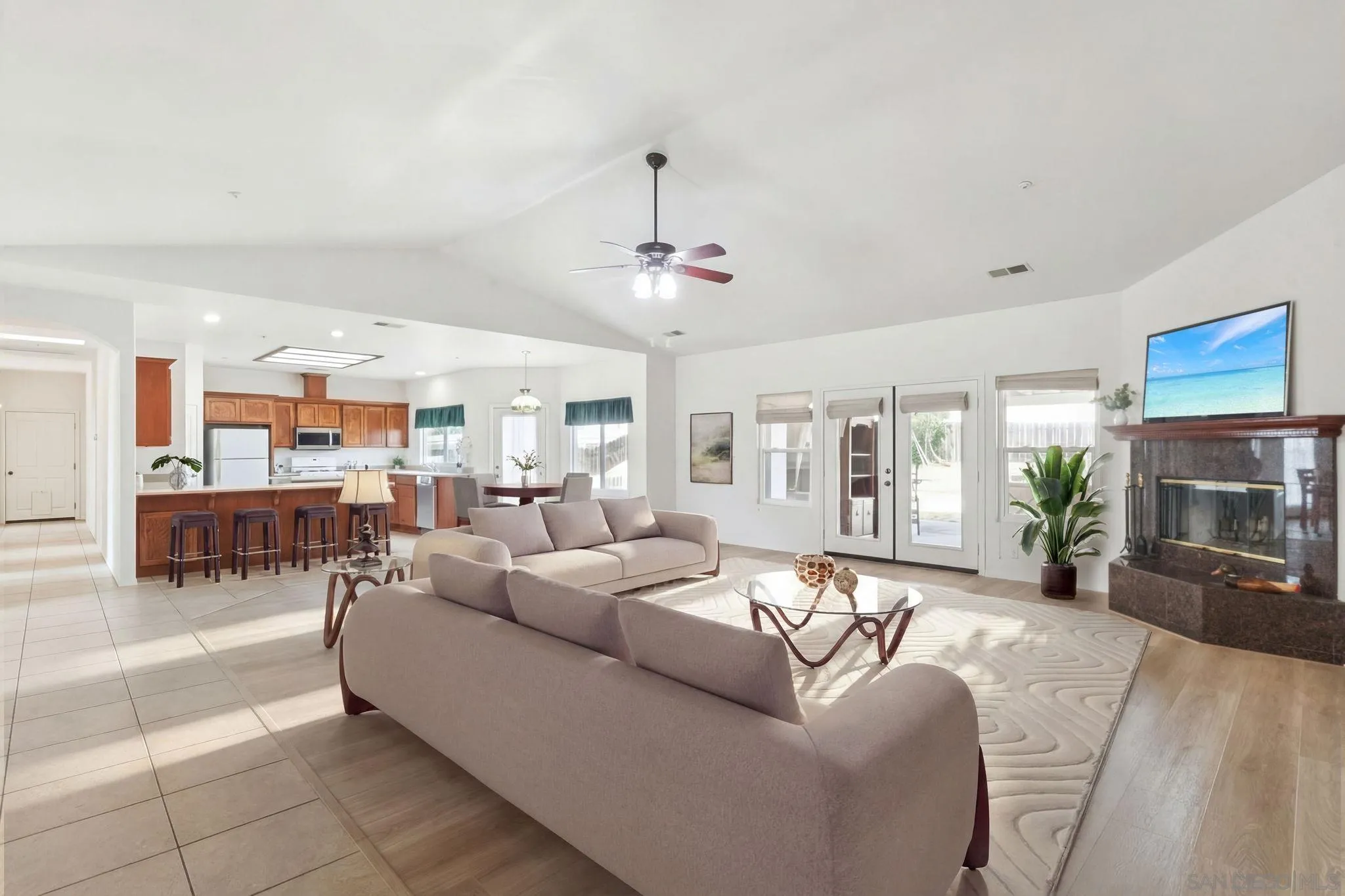 https://cdn.realtyfeed.com/cdn/127/260005601/e31bbfa729b3318c51a6c87405709fe2.webp