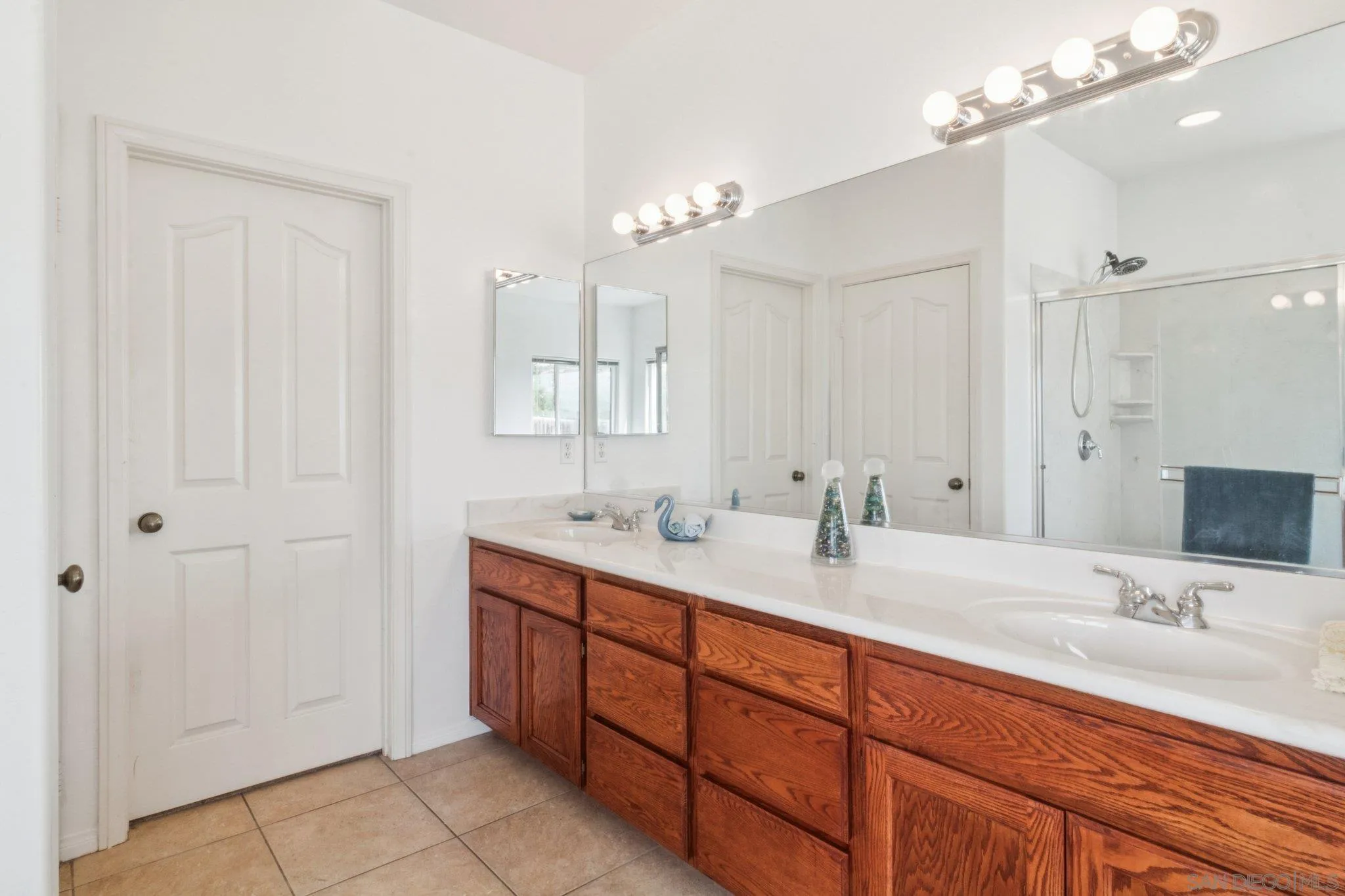 https://cdn.realtyfeed.com/cdn/127/260005601/ec10b706e1a4bf09fcff11fe0bbdcf27.webp
