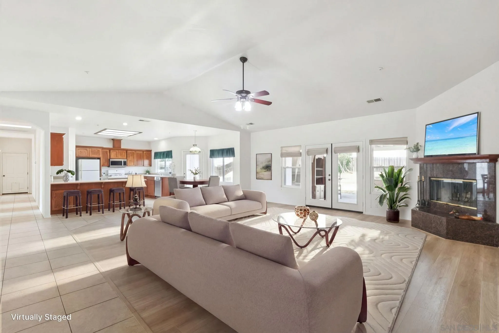 https://cdn.realtyfeed.com/cdn/127/260005601/ee3a0a9df926c379e36f3a964399addc.webp