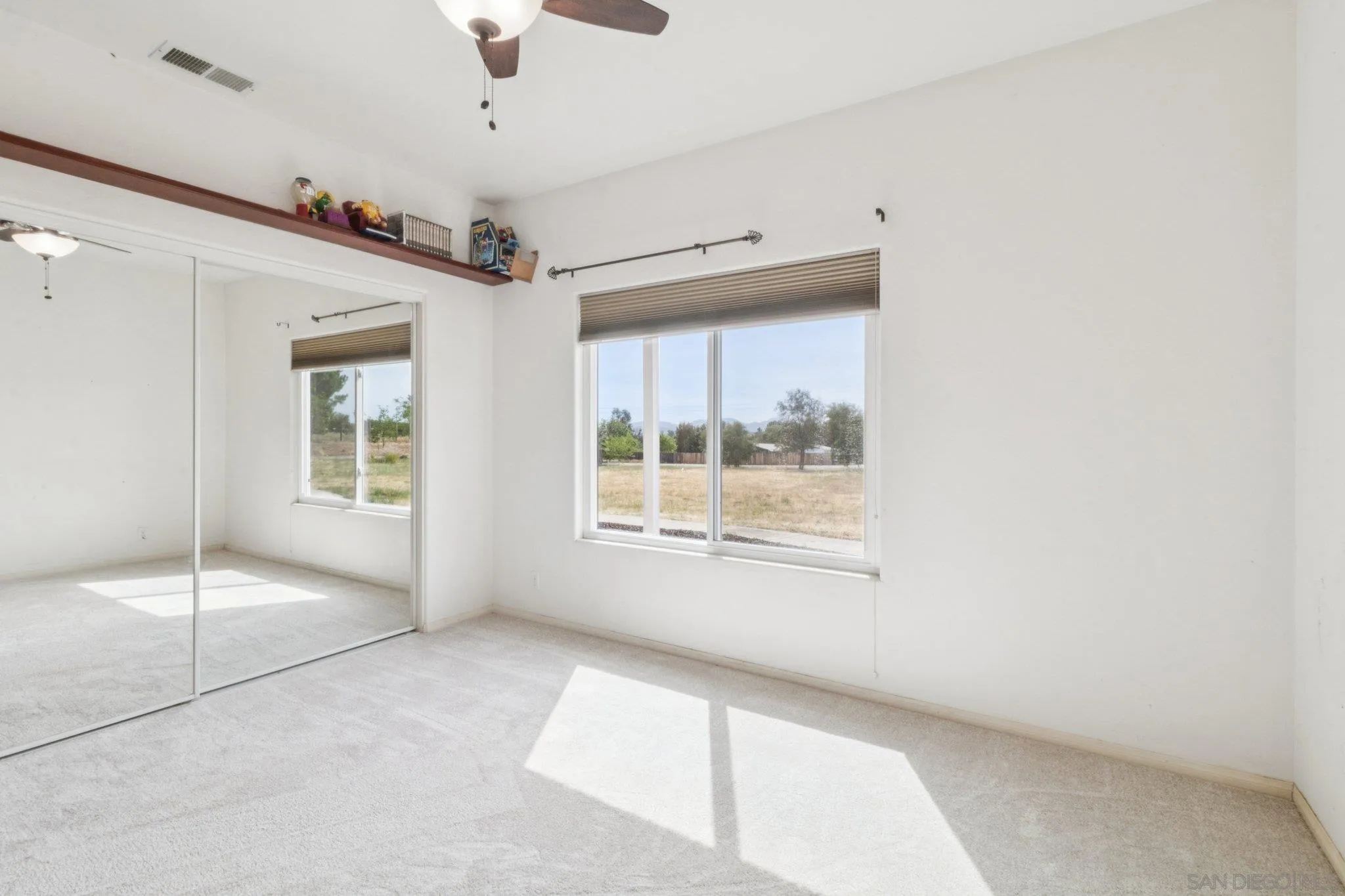 https://cdn.realtyfeed.com/cdn/127/260005601/efedf17e76224170252e1e7773fea304.webp